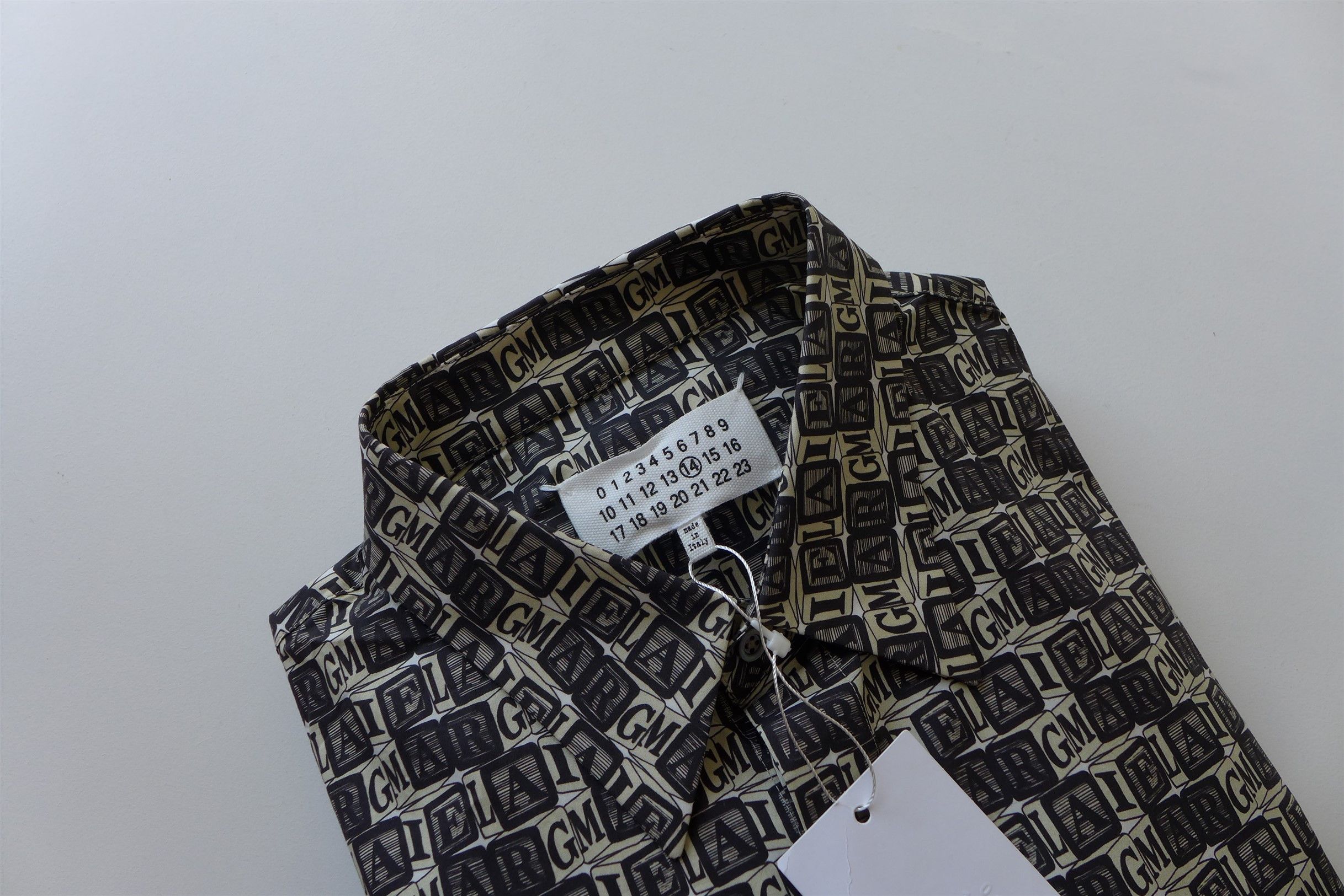 Maison Margiela Margiela Cube Logo Printed Shirt Size US M / EU 48-50 / 2 - 7 Thumbnail