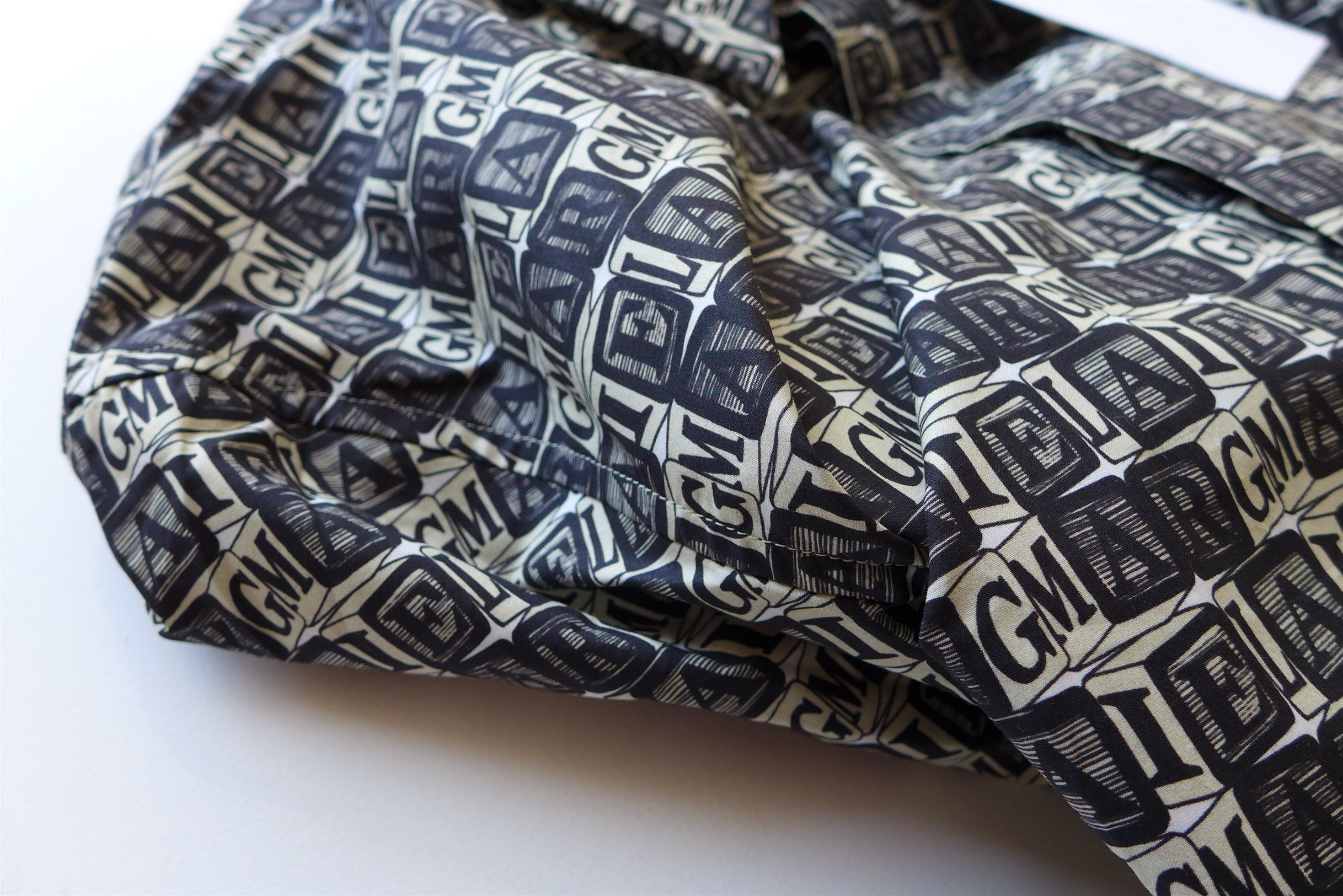 Maison Margiela Margiela Cube Logo Printed Shirt Size US M / EU 48-50 / 2 - 10 Thumbnail