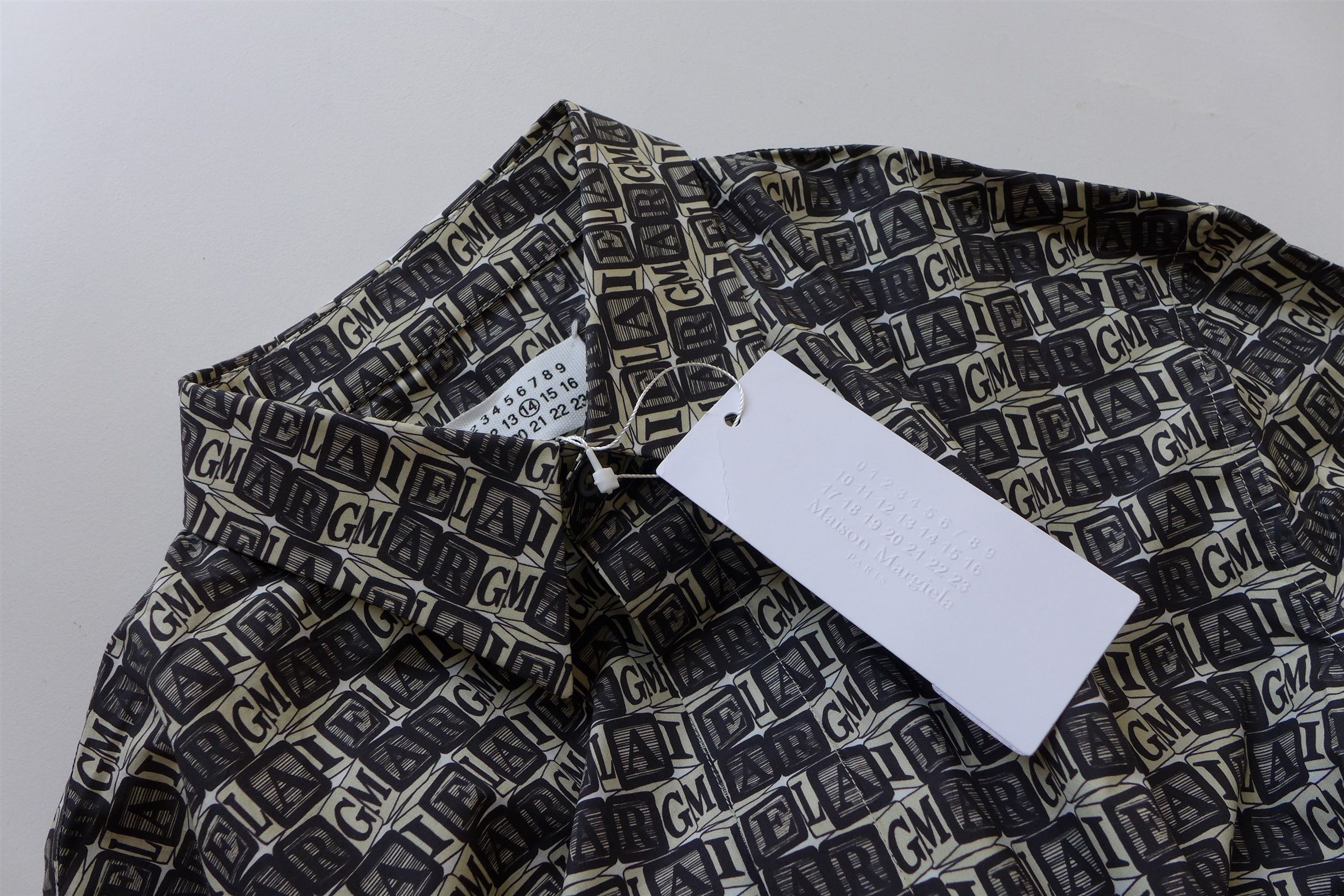 Maison Margiela Margiela Cube Logo Printed Shirt Size US M / EU 48-50 / 2 - 12 Thumbnail