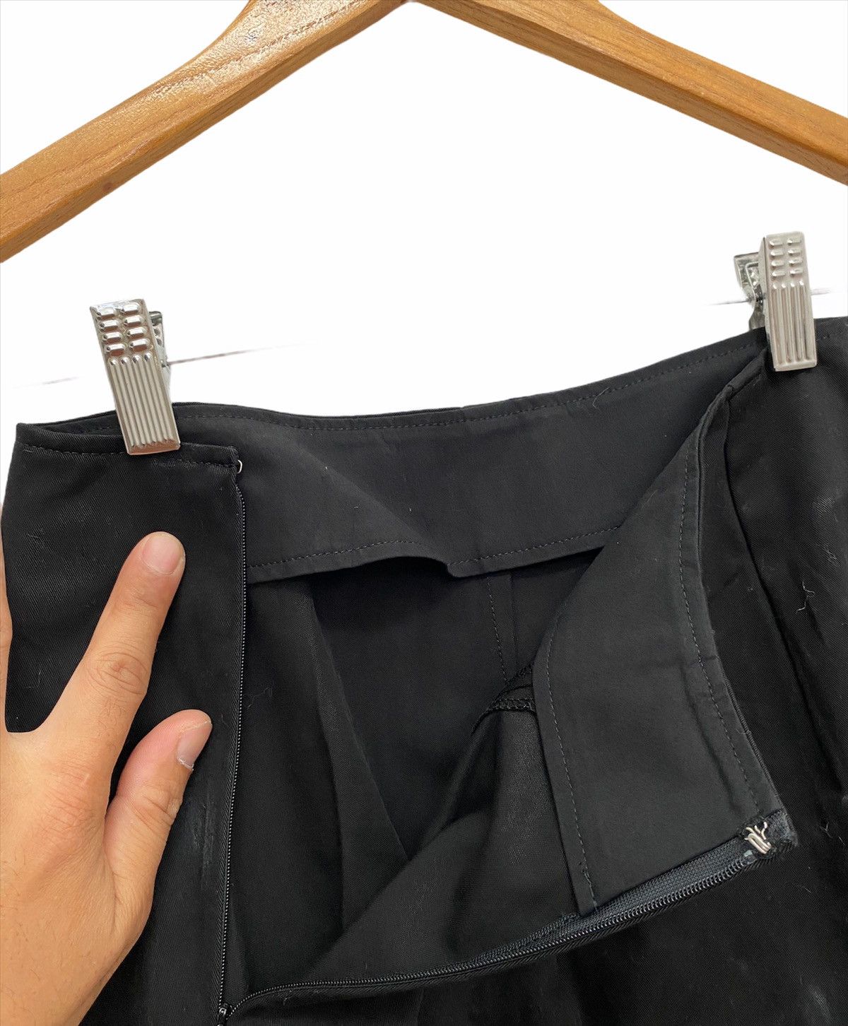Yohji Yamamoto Yohji Yamamoto skirt Black bottom wear Size US 26 / EU 42 - 6 Thumbnail