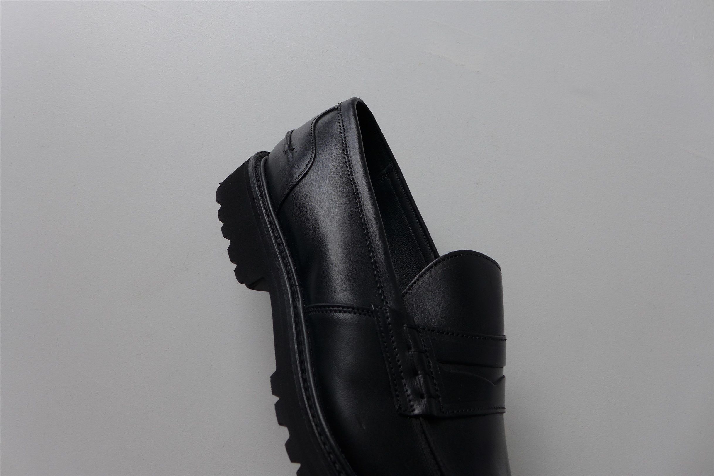 Tricker's Tricker's James Penny Loafer Shoe Black Olivvia Leather Size US 10 / EU 43 - 11 Thumbnail