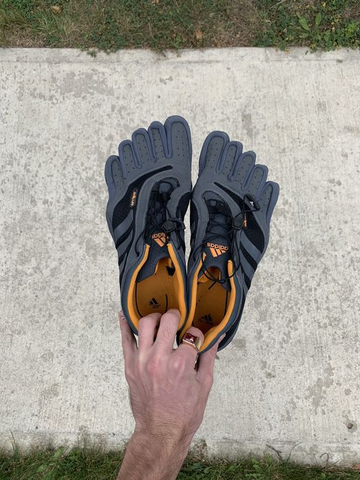 Adidas vibram hot sale five fingers