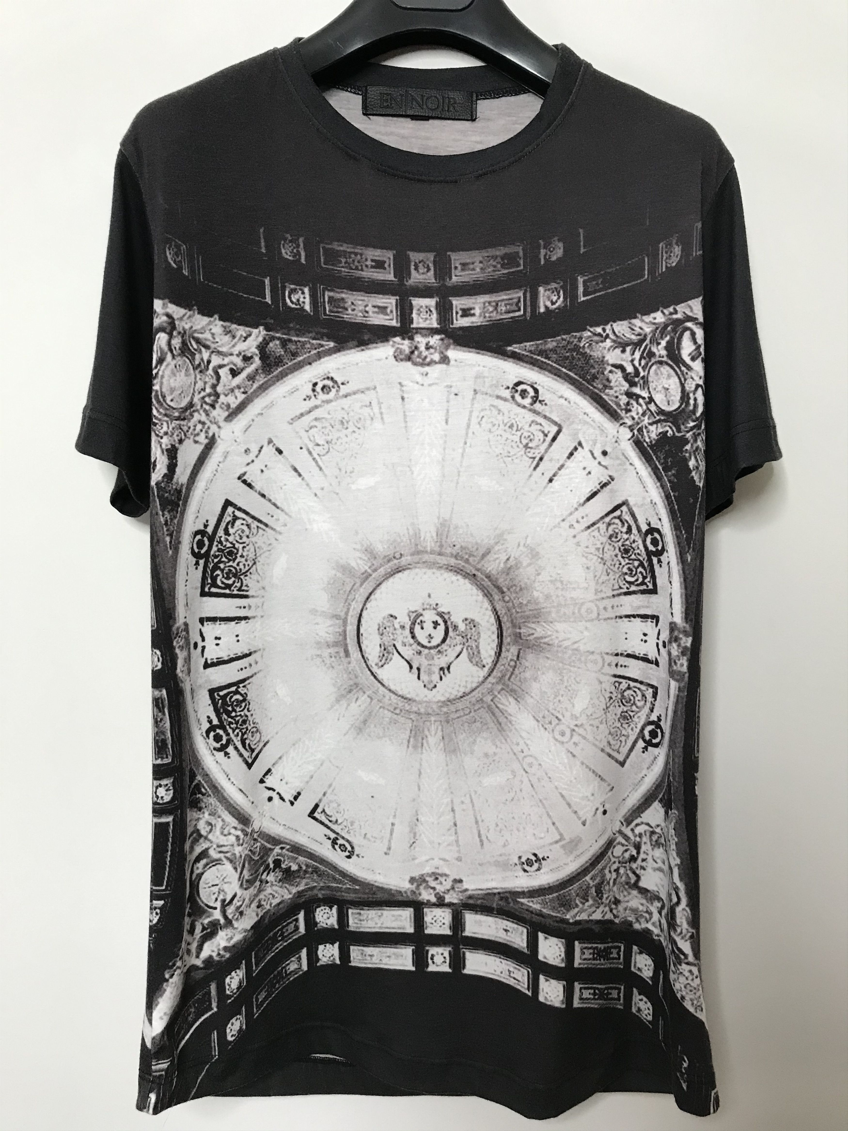 image of En Noir Xs - Mandala Pattern Ceiling Art Pattern T Shirt -, Men's