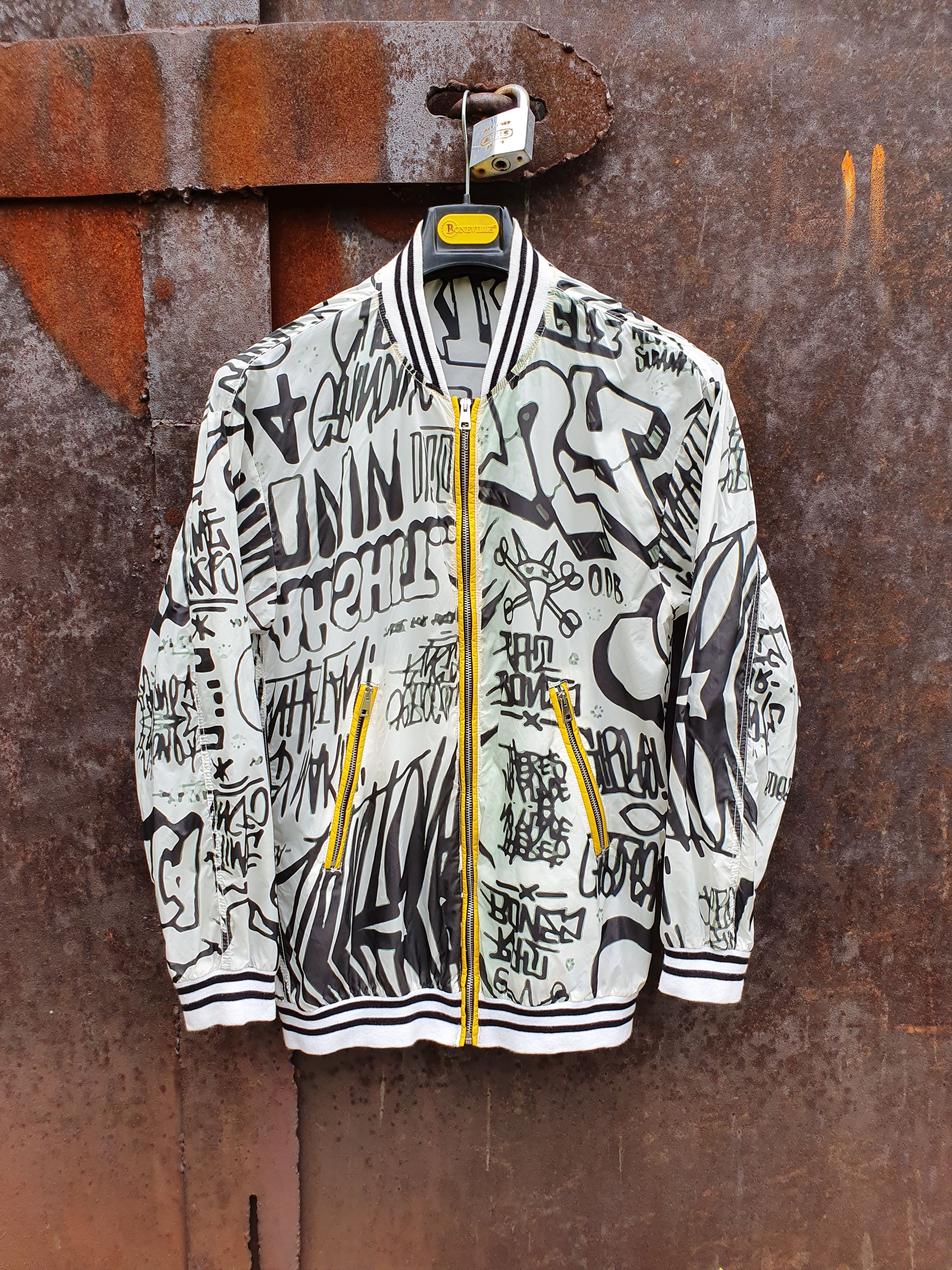 Japanese Brand Vintage Street Art Print Nylon light fabrics jacket Size US L / EU 52-54 / 3 - 7 Thumbnail