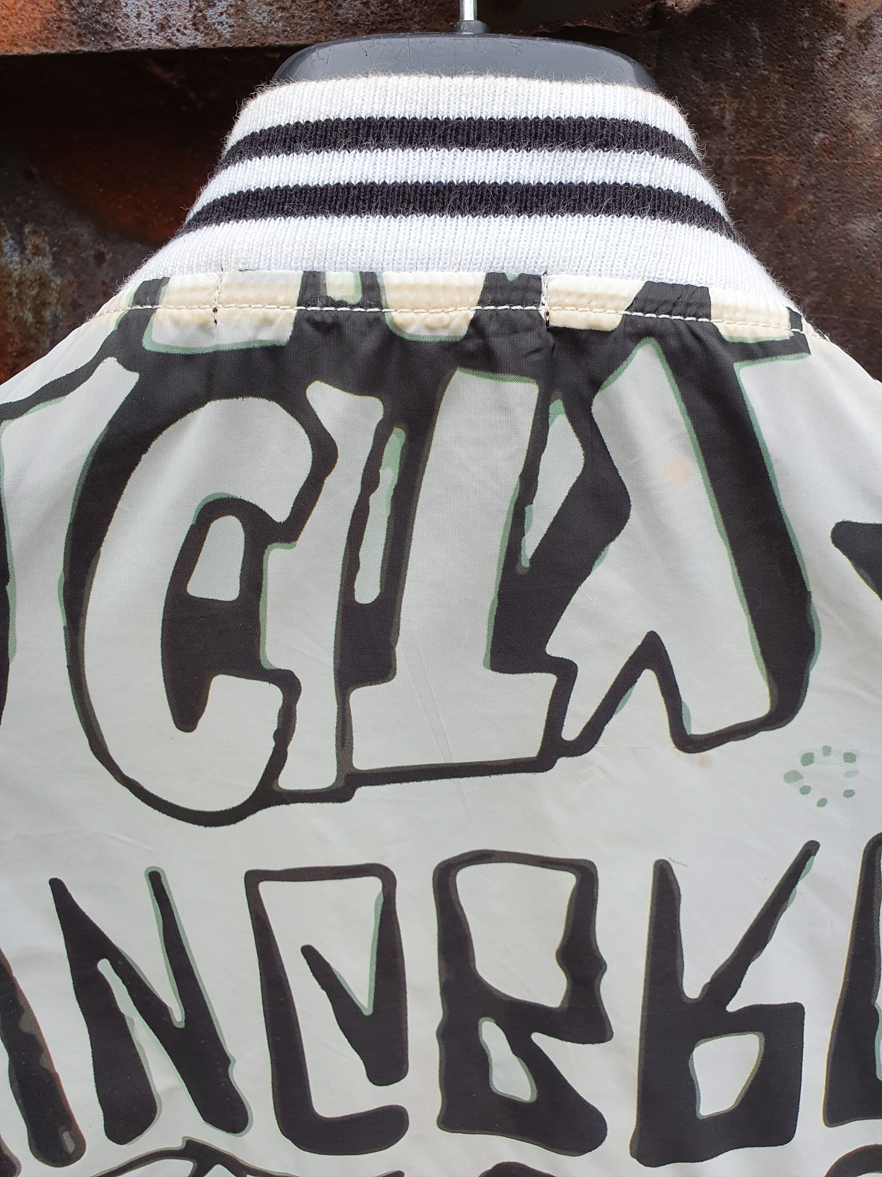 Japanese Brand Vintage Street Art Print Nylon light fabrics jacket Size US L / EU 52-54 / 3 - 12 Thumbnail