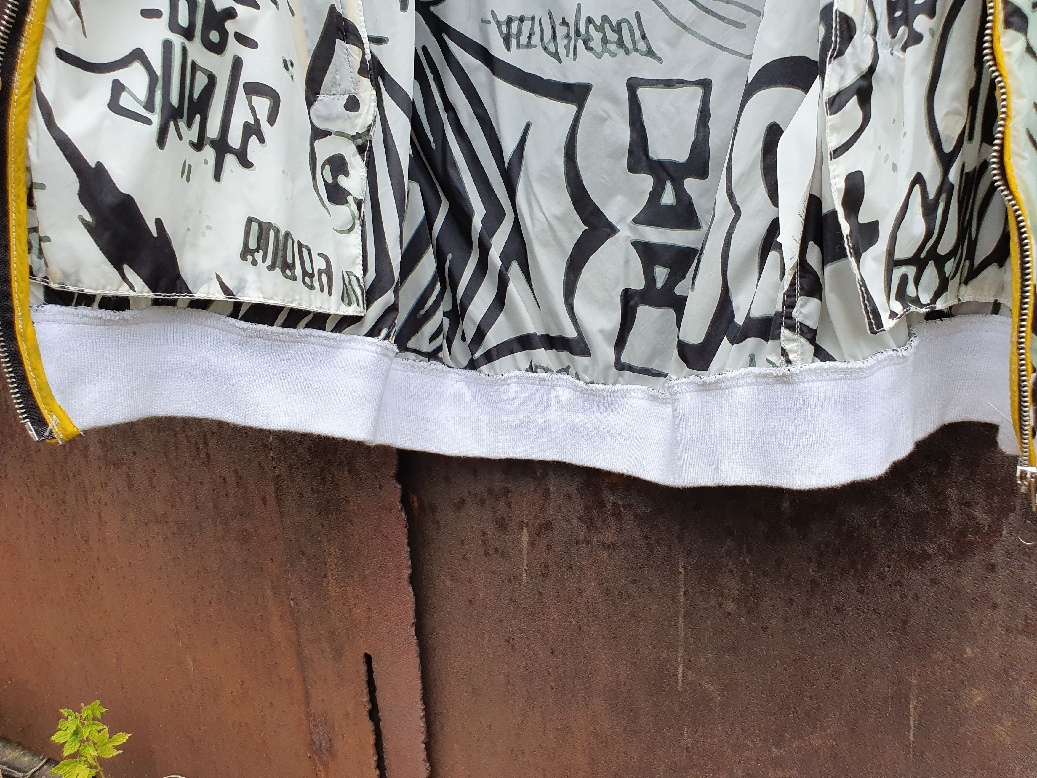 Japanese Brand Vintage Street Art Print Nylon light fabrics jacket Size US L / EU 52-54 / 3 - 9 Thumbnail