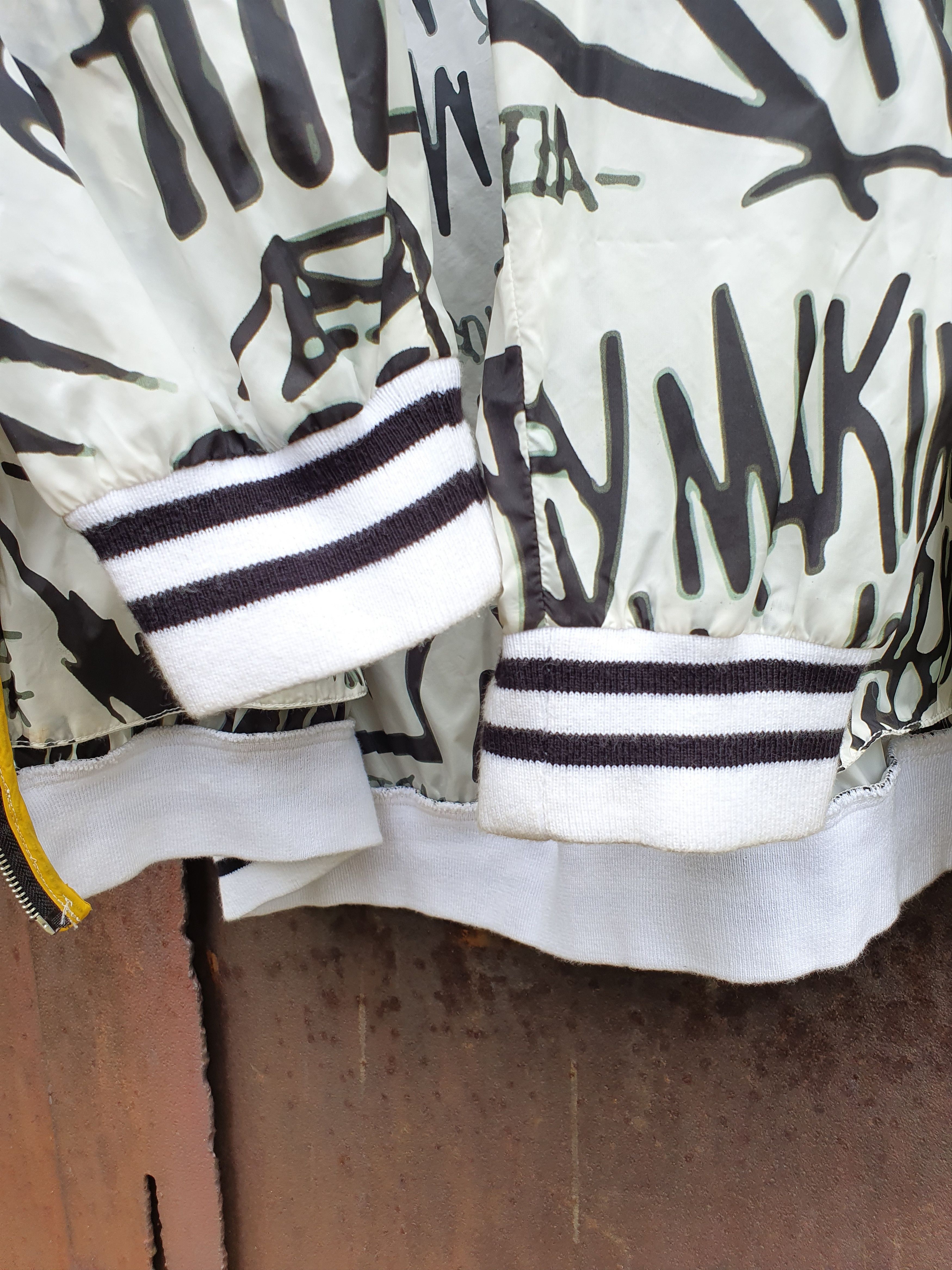 Japanese Brand Vintage Street Art Print Nylon light fabrics jacket Size US L / EU 52-54 / 3 - 10 Thumbnail