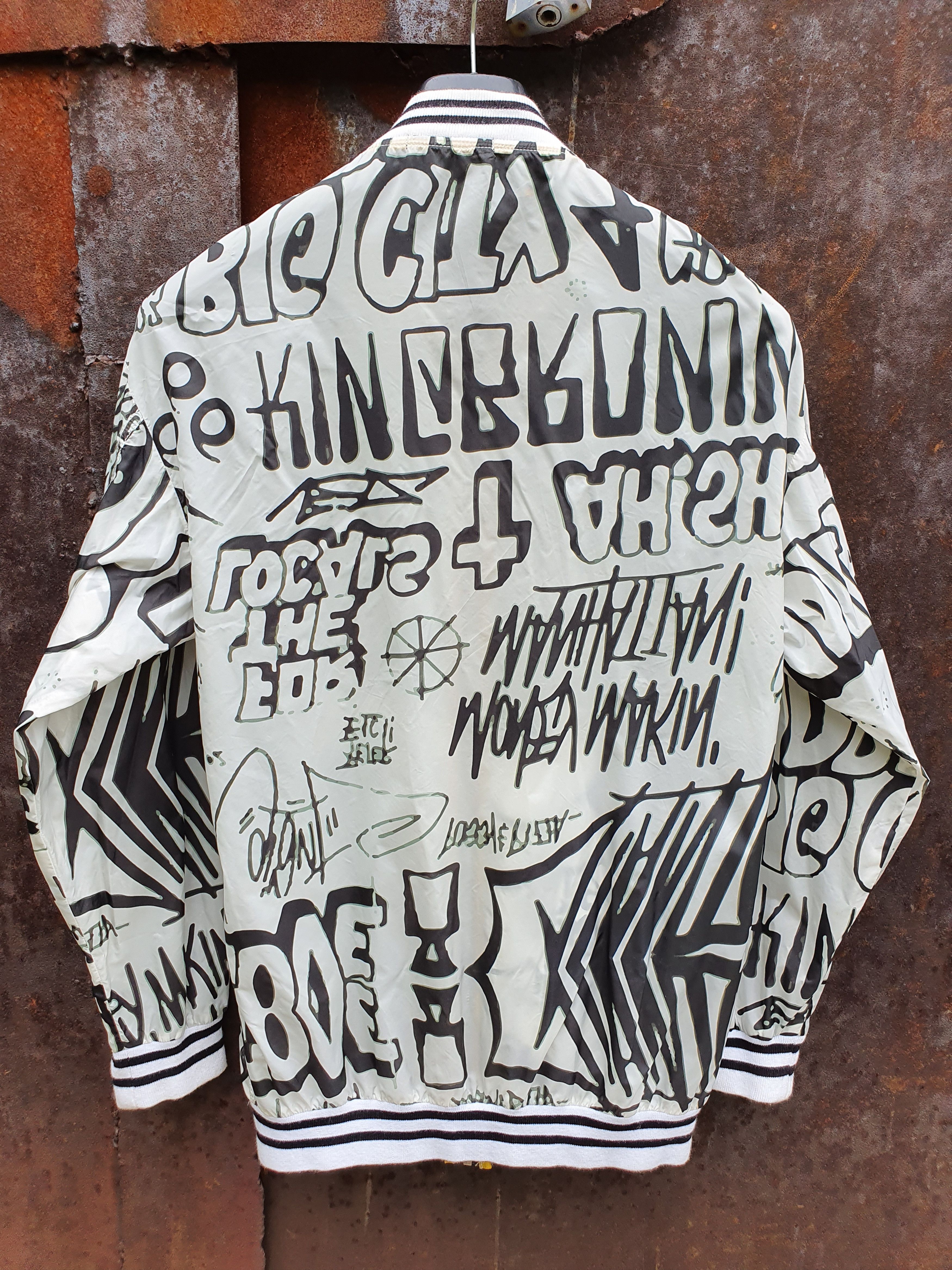 Japanese Brand Vintage Street Art Print Nylon light fabrics jacket Size US L / EU 52-54 / 3 - 6 Thumbnail