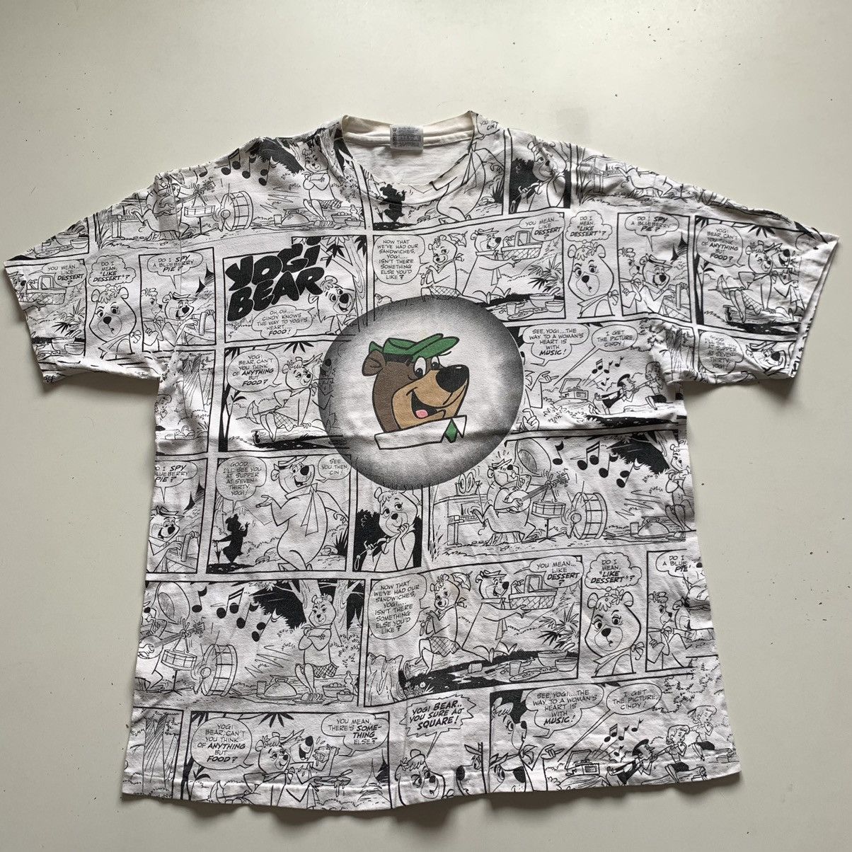 Vintage Vintage 90s Yogi Bear cartoon graphic All over print t