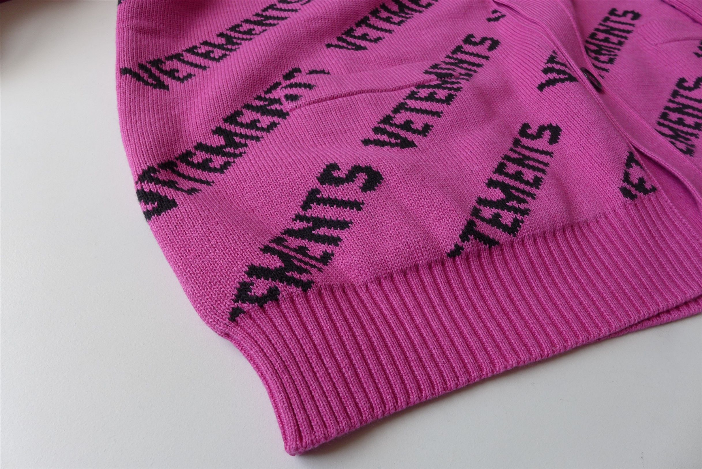 Vetements Vetements Logo Cardigan - Hot Pink Cotton & Cashmere Size US M / EU 48-50 / 2 - 9 Thumbnail