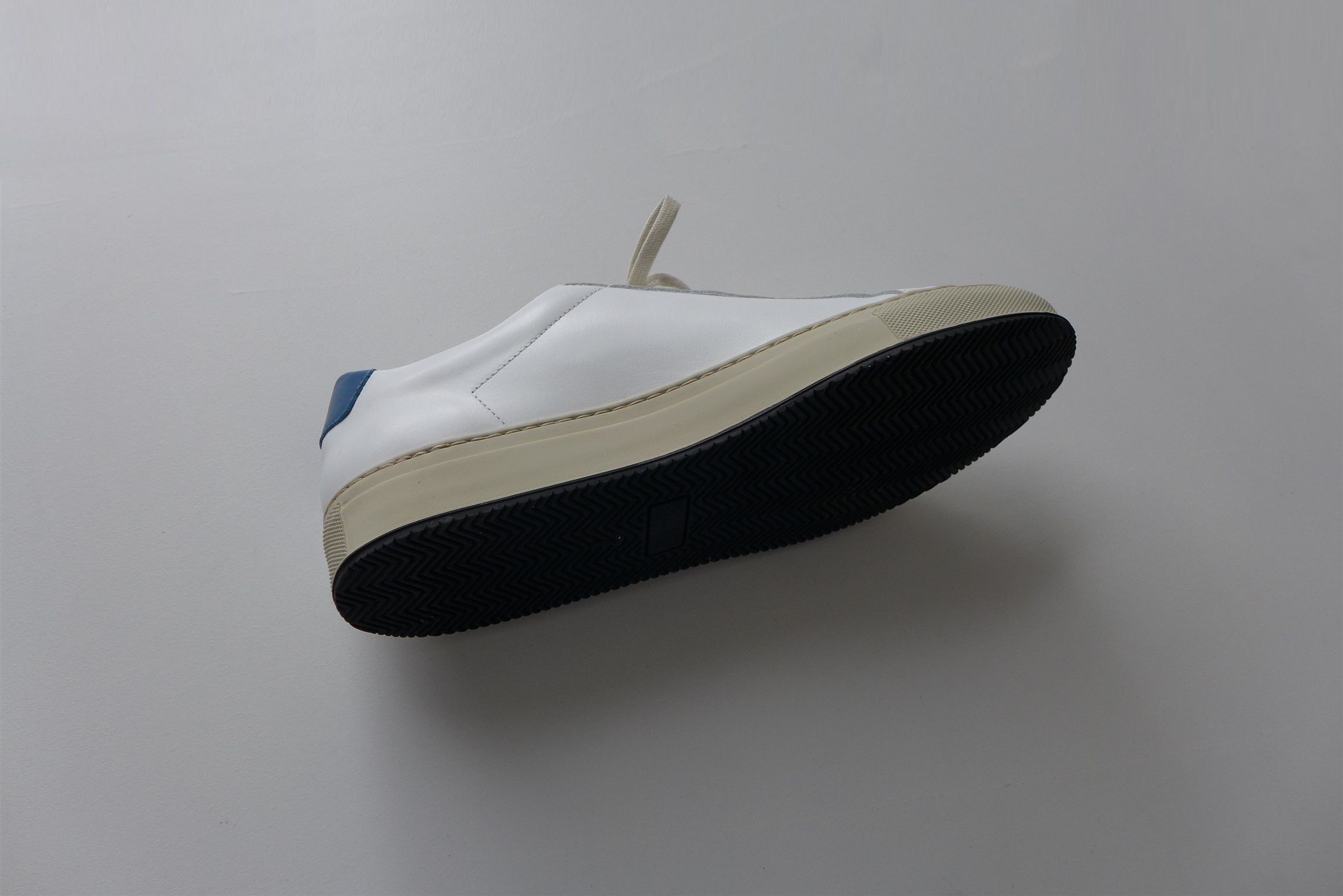 Common Projects Common Projects Retro Special Edition Sneakers - White/Navy Size US 6 / EU 39 - 11 Thumbnail