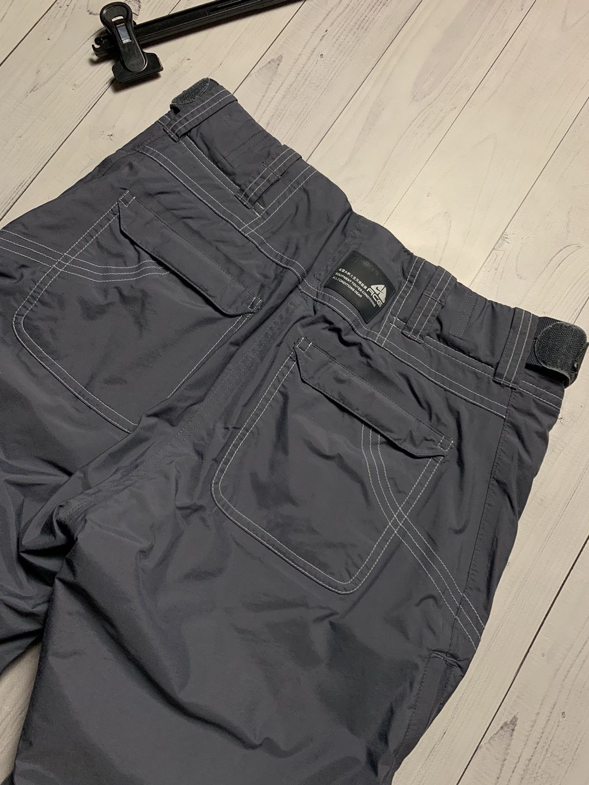 Nike × Nike ACG × Vintage Vintage Nike ACG ski pants women’s size M logo Size 30" / US 8 / IT 44 - 12 Thumbnail