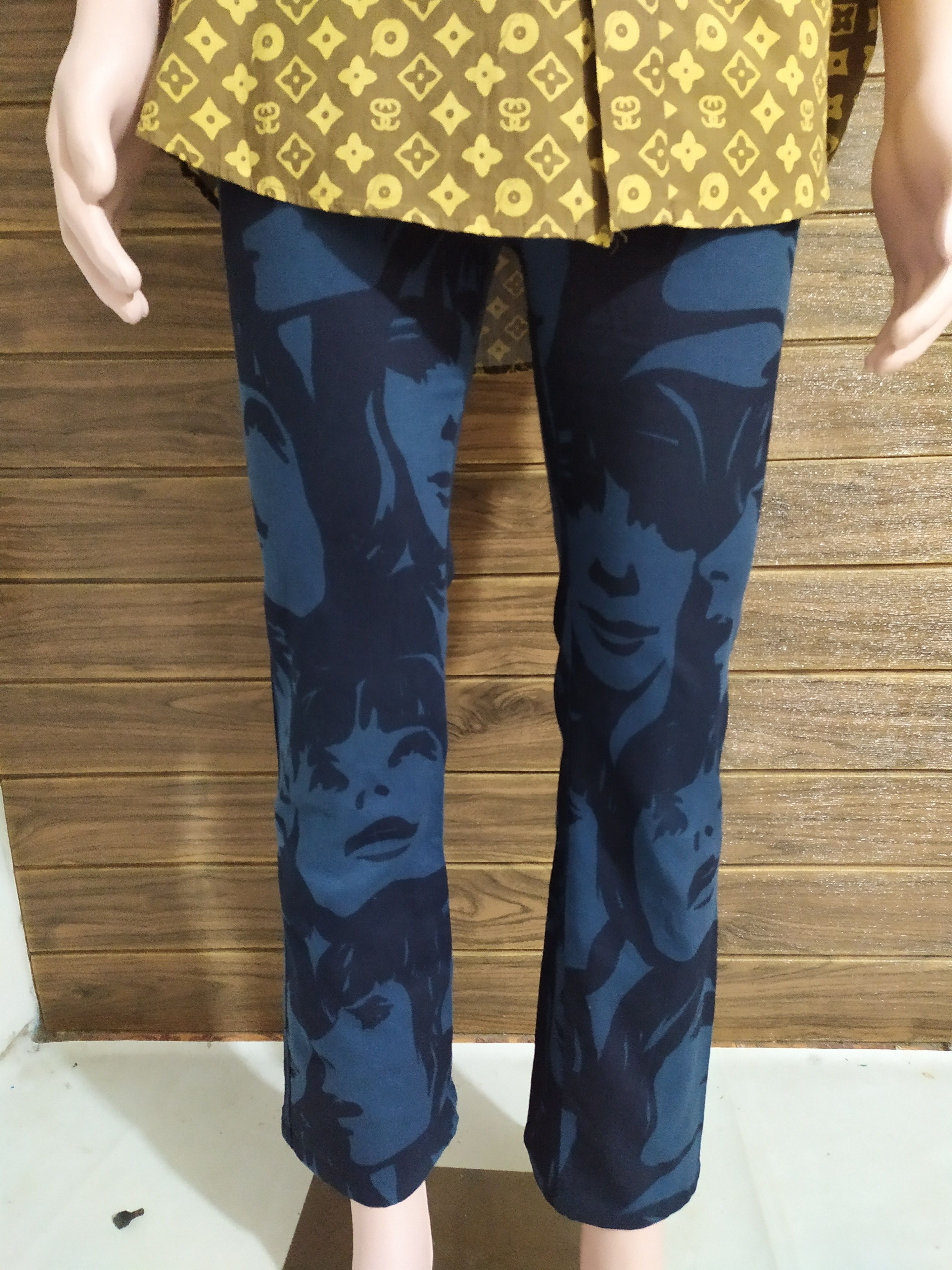 Mango 🔥MNG Fullprint Faces Pants Size US 29 - 10 Thumbnail