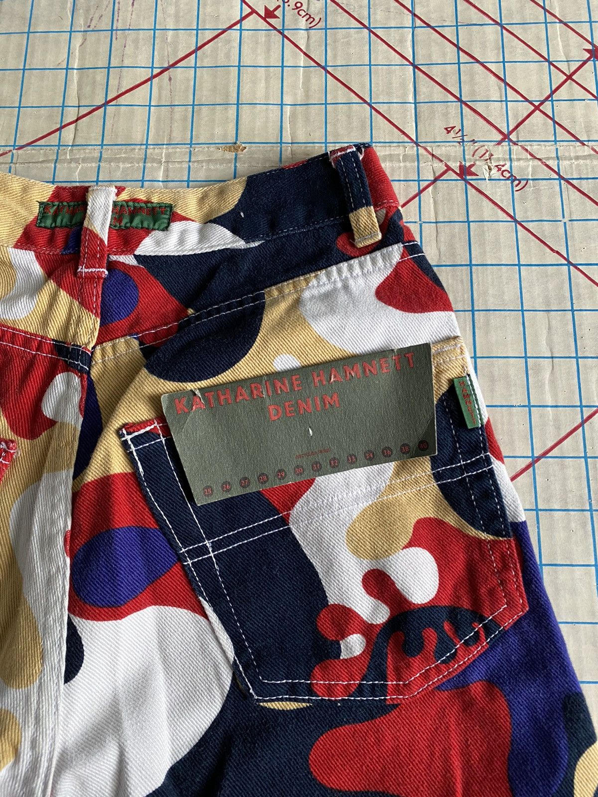 Katharine Hamnett London × Vintage Vintage Katharine Hamnett Denim Funky Pattern Jeans Size 26 Size US 26 / EU 42 - 9 Thumbnail