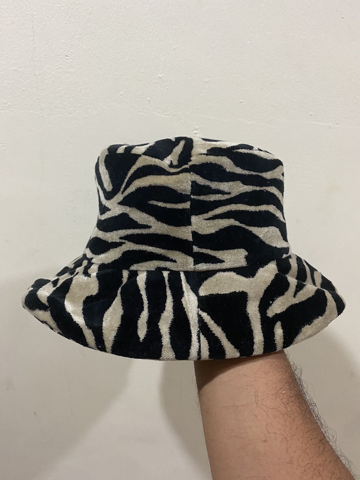 Japanese Brand × Other × Vintage 🔥Vintage🔥 Floridakeys Zebra Stripes Bucket Hat Size ONE SIZE - 2 Thumbnail