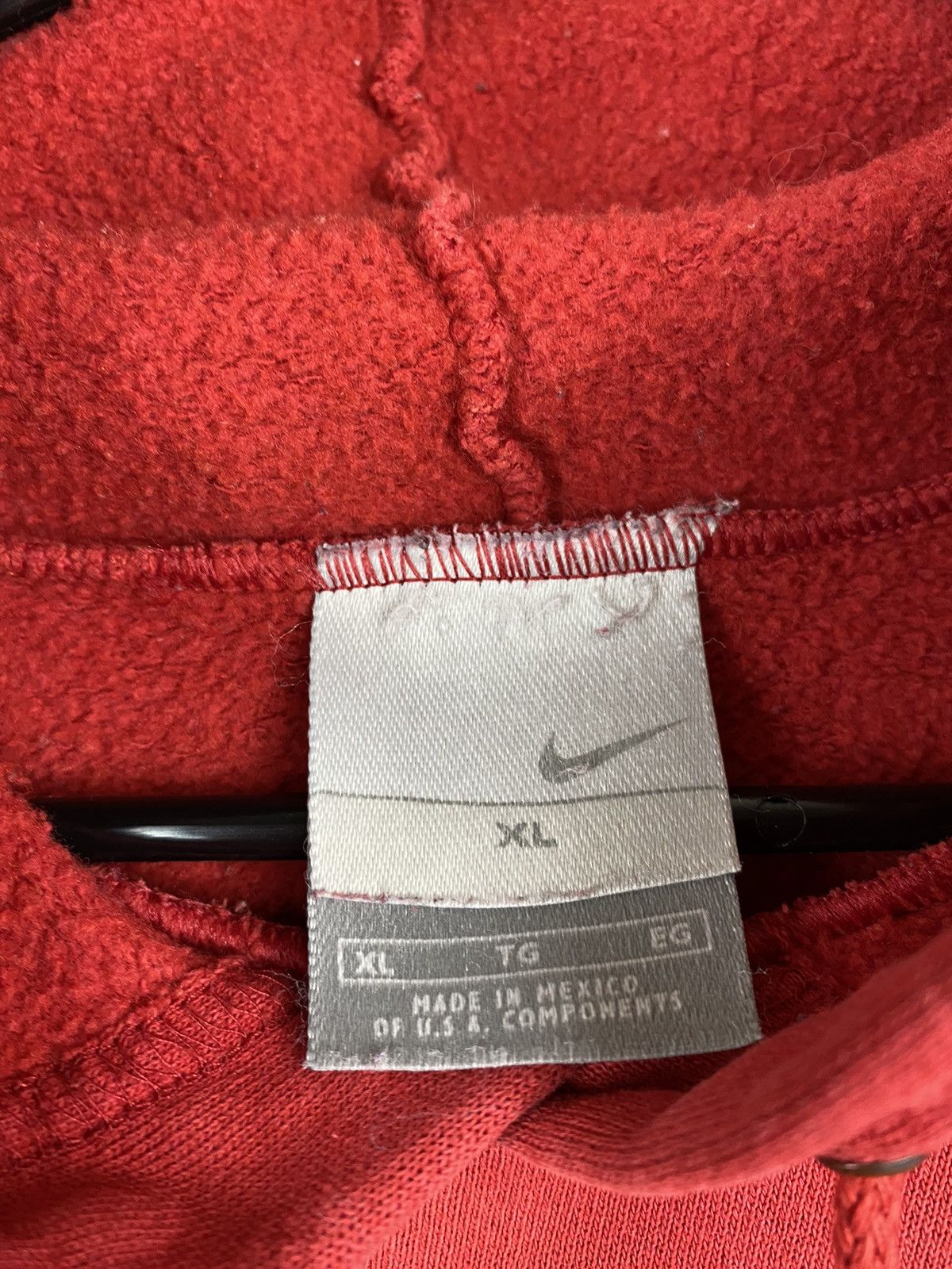 Nike Vintage Nike Center Swoosh Hoodie Sweatshirt Red Silver Tag Size US XL / EU 56 / 4 - 3 Thumbnail