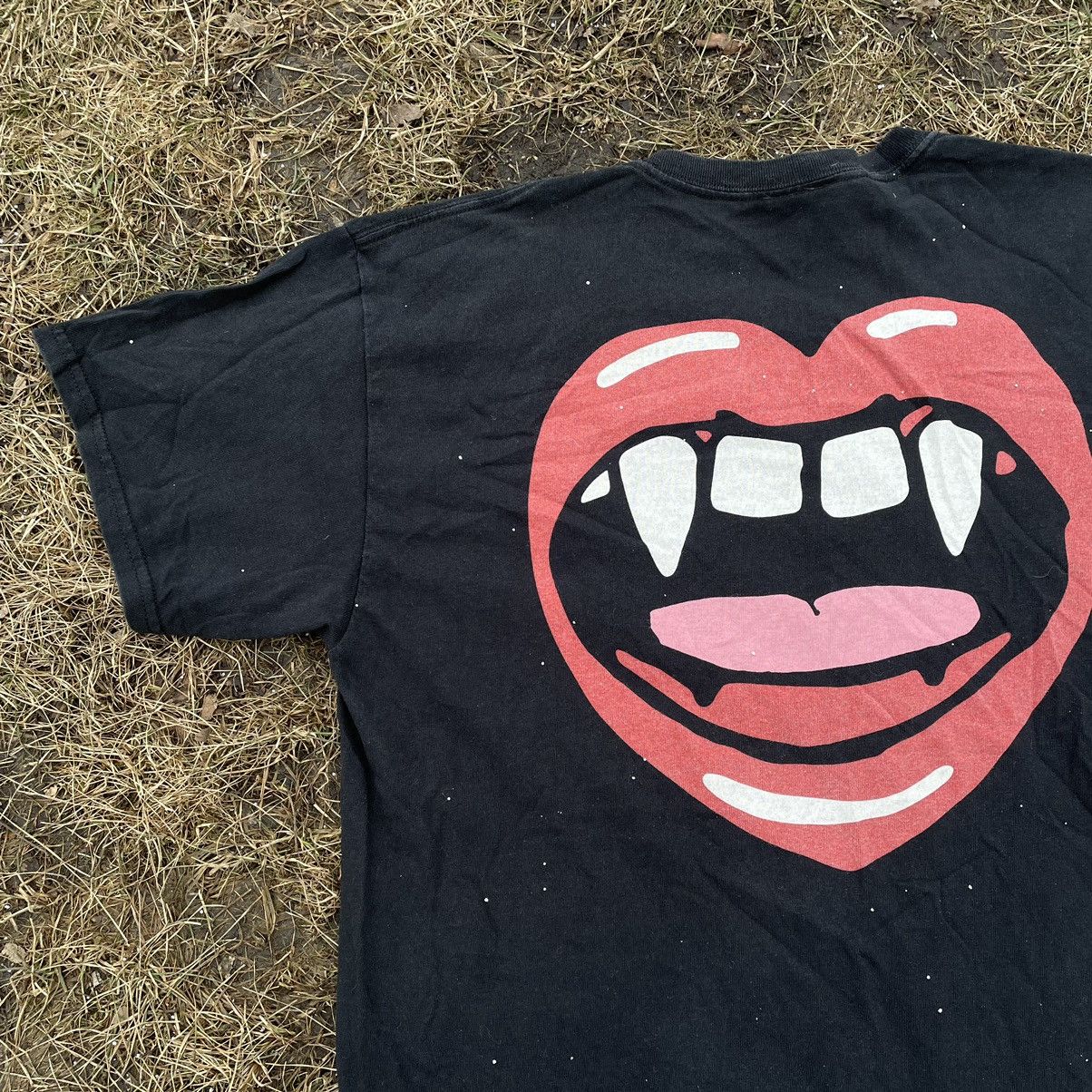 Vintage Vintage 90s Faded Black Graphic Tee Vampire Heart Punk M Size US M / EU 48-50 / 2 - 3 Thumbnail