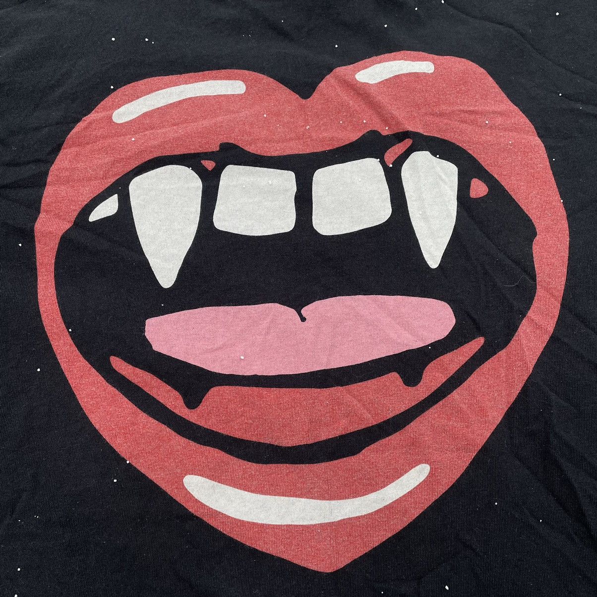 Vintage Vintage 90s Faded Black Graphic Tee Vampire Heart Punk M Size US M / EU 48-50 / 2 - 4 Thumbnail
