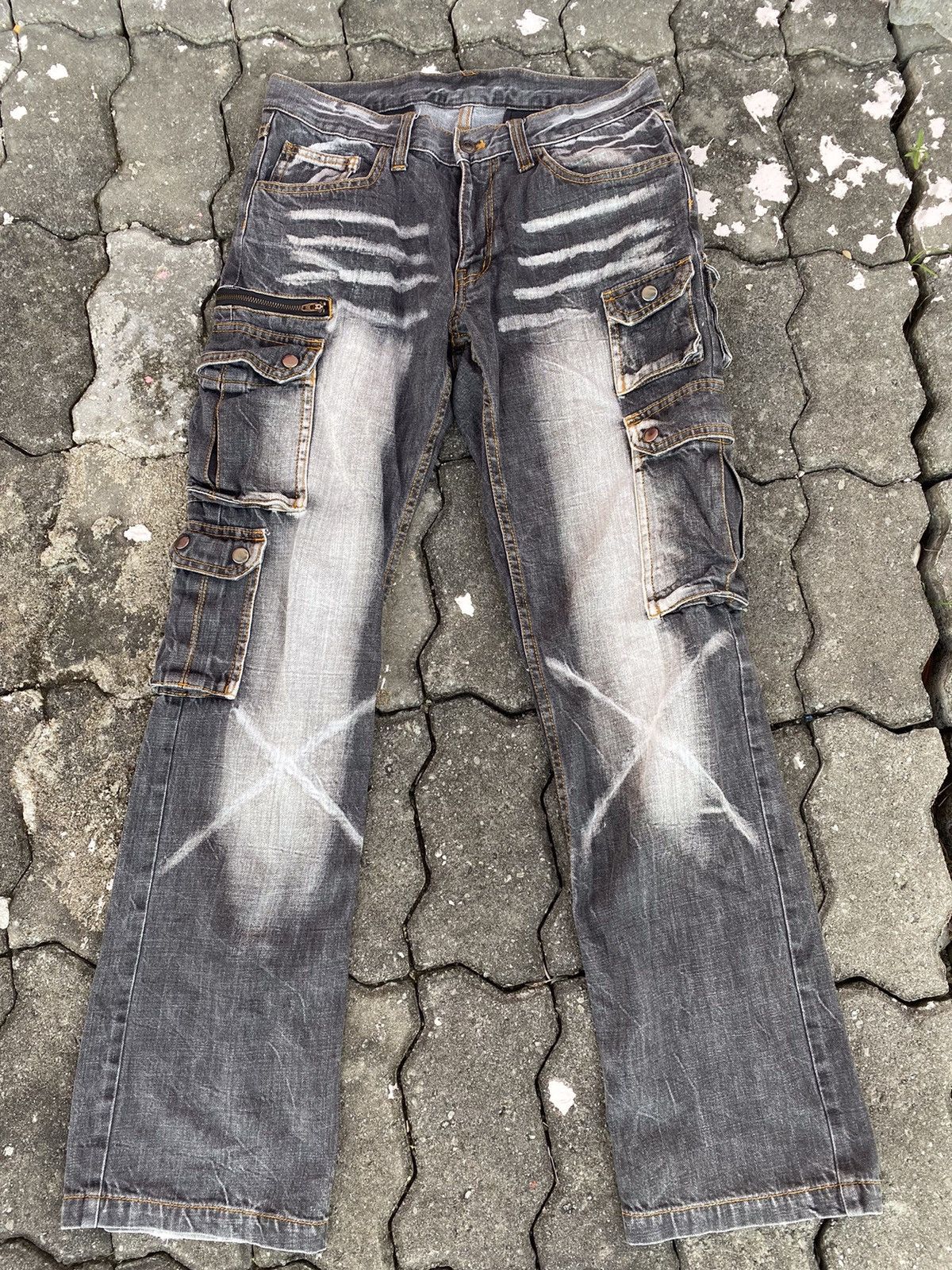 Japanese Brand Rare japanese brand multi pocket jeans Size US 32 / EU 48 - 1 Thumbnail