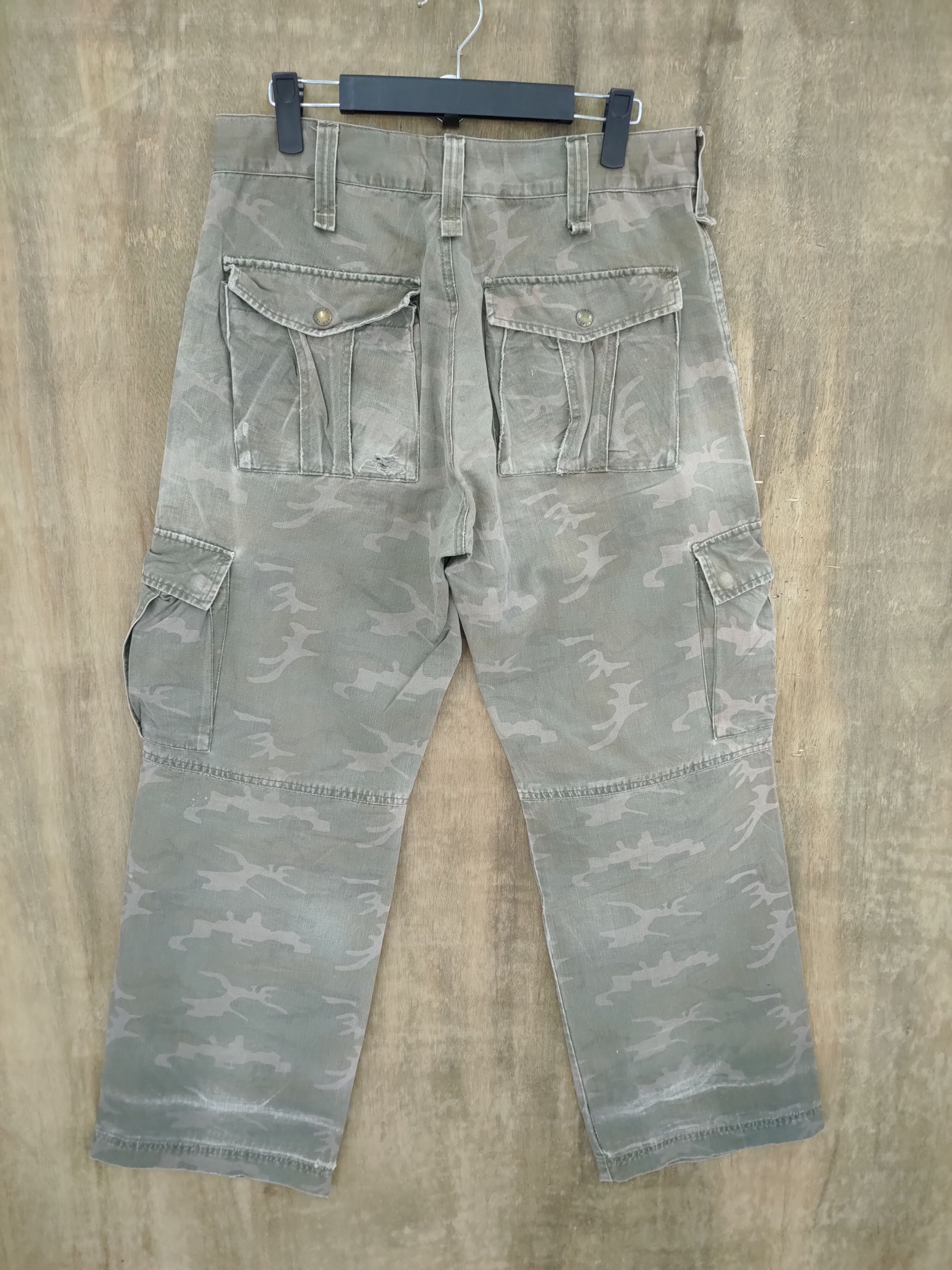 Vintage VINTAGE STABLE MAINSTREAM CAMO FADED BAGGY CARGO PANTS Size US 30 / EU 46 - 8 Thumbnail