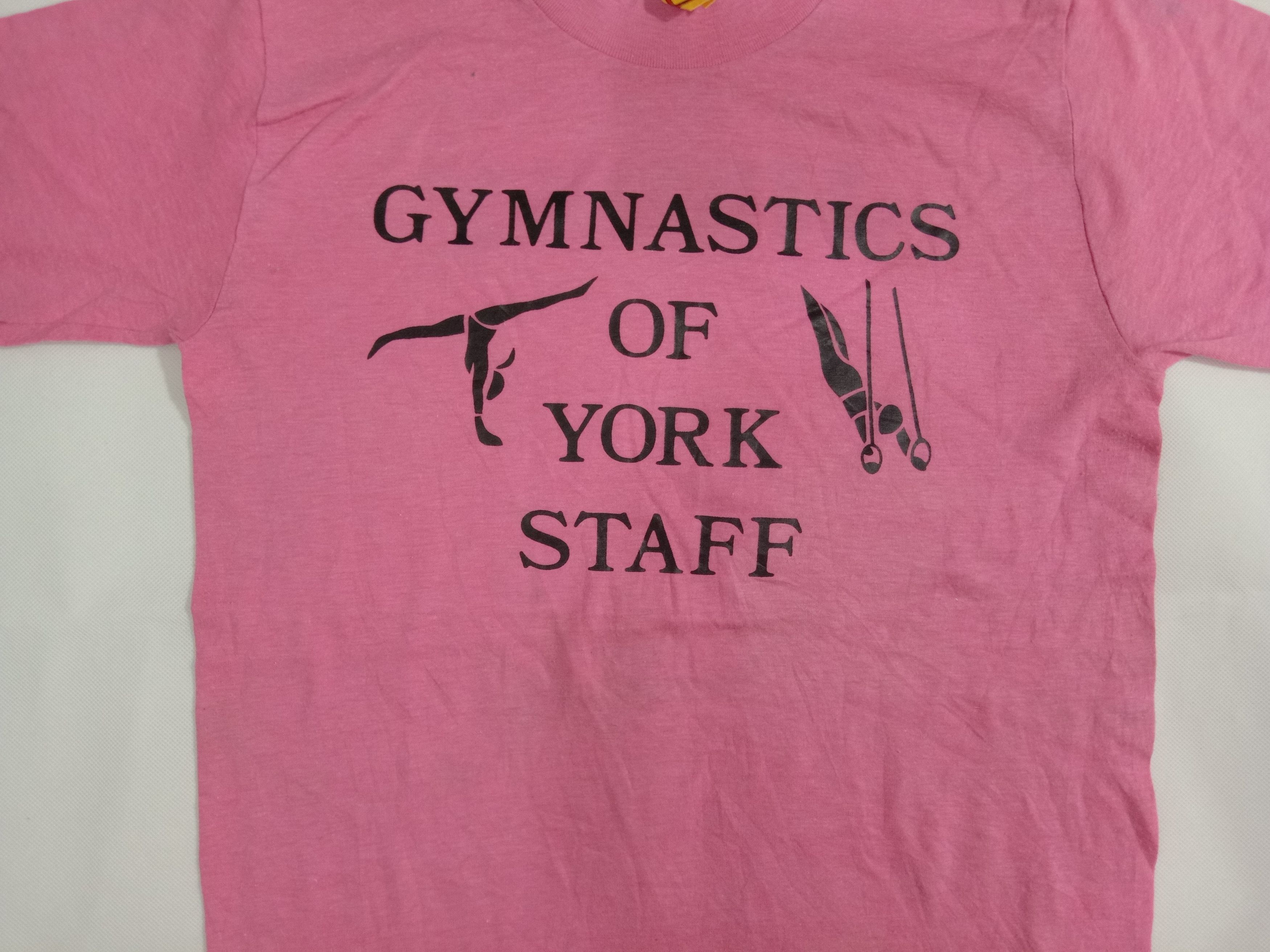 Vintage Vintage 80s GYMNASTIC OF YORK STAFF 50/50 Tee T-shirt A23 Size US XS / EU 42 / 0 - 5 Thumbnail