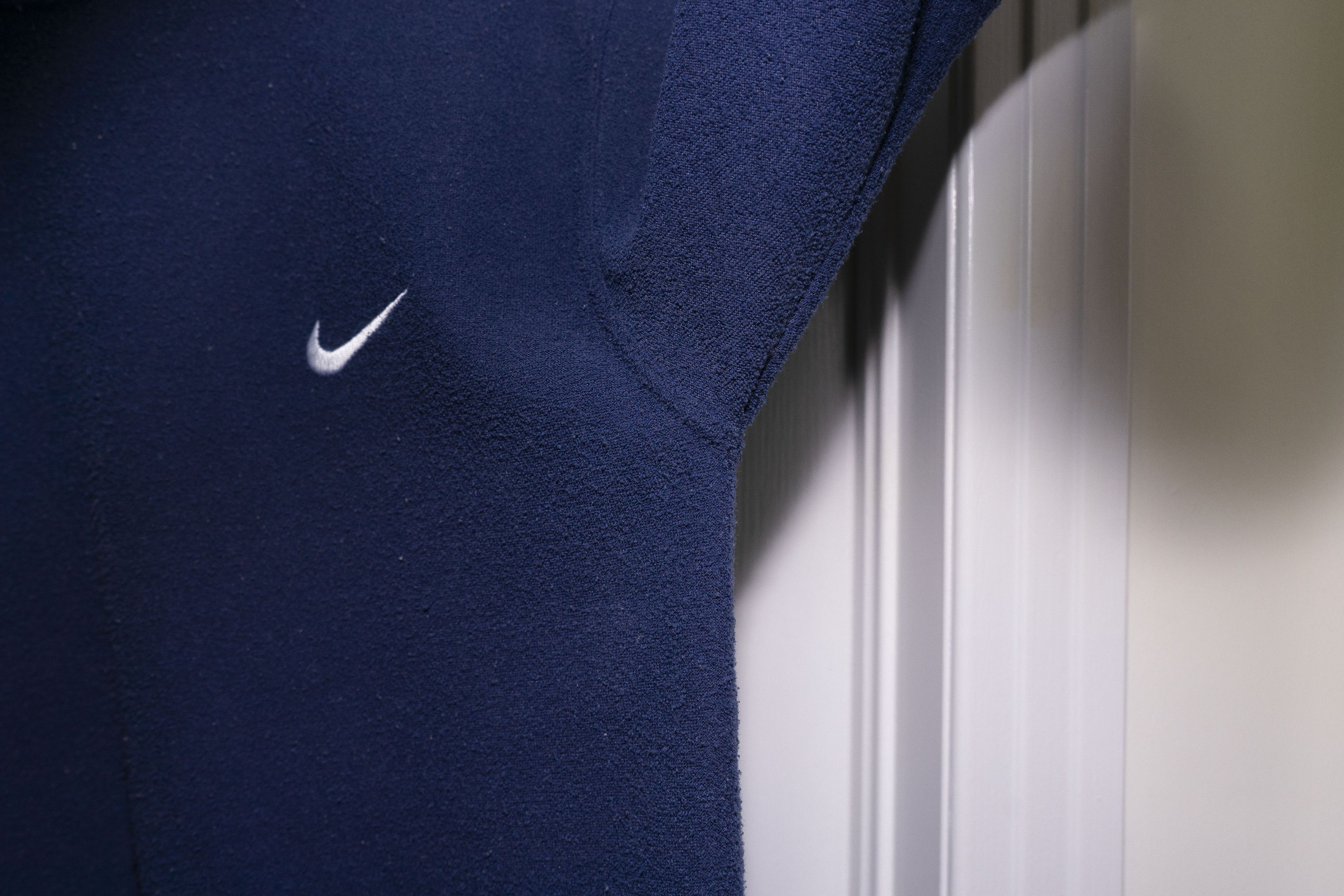 Nike Nike Fleece Embroidered Swoosh Sweater/Sweatshirt - Sz S Size US S / EU 44-46 / 1 - 12 Thumbnail