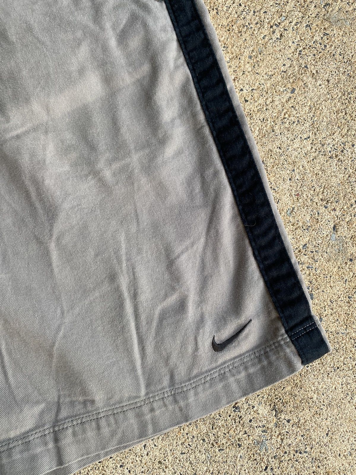 Nike × Vintage Vintage Y2K Nike Cargo Tan Grey Size Large Short Size US 32 / EU 48 - 2 Thumbnail