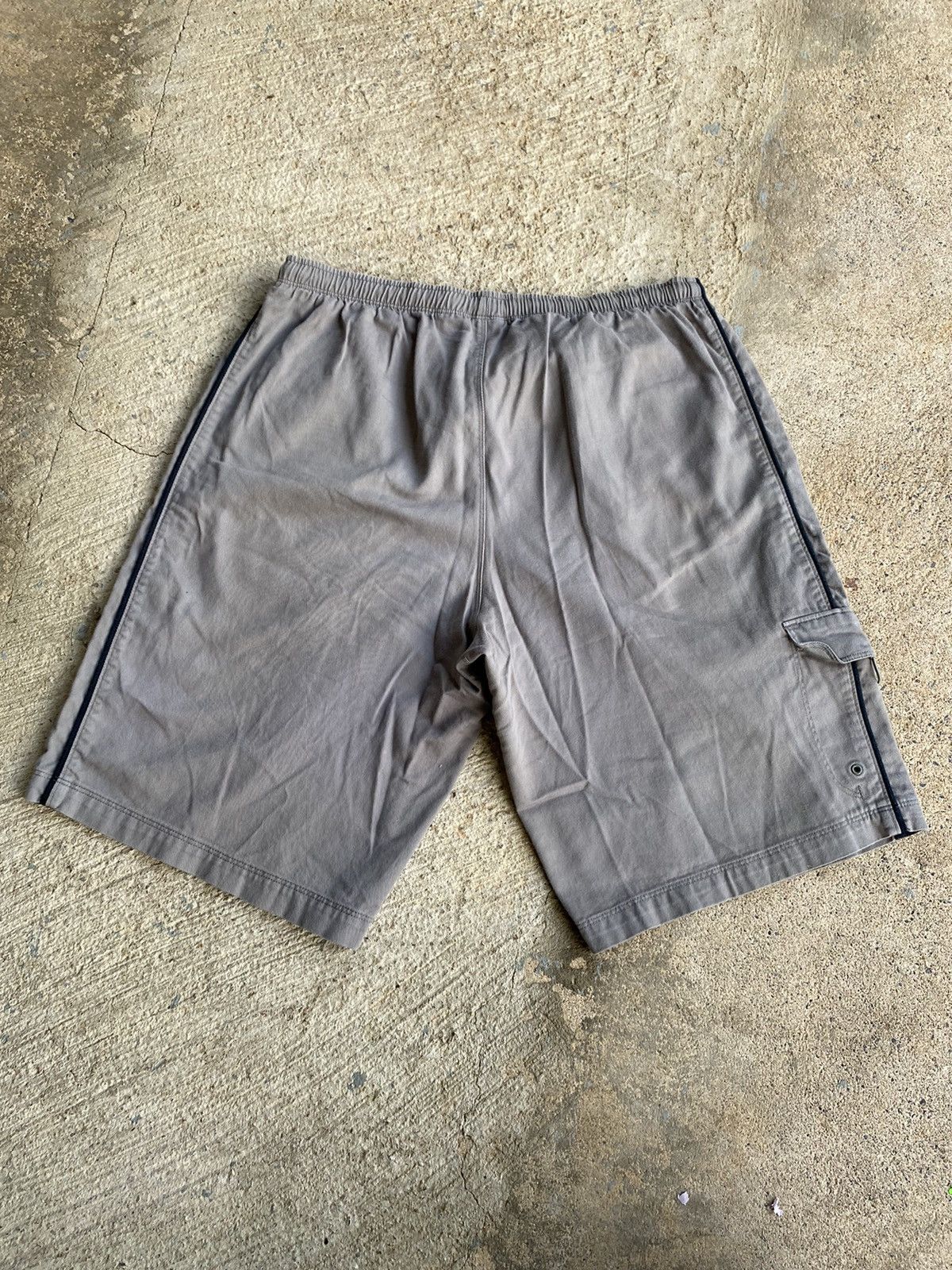 Nike × Vintage Vintage Y2K Nike Cargo Tan Grey Size Large Short Size US 32 / EU 48 - 5 Thumbnail