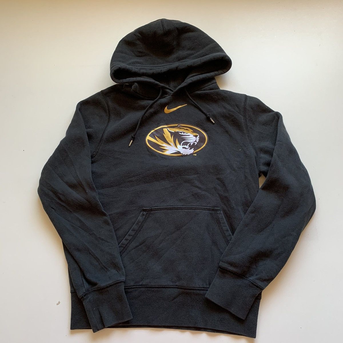 Nike Vintage 2000s Nike Embroidered Center Swoosh Hoodie Small Size US S / EU 44-46 / 1 - 1 Thumbnail