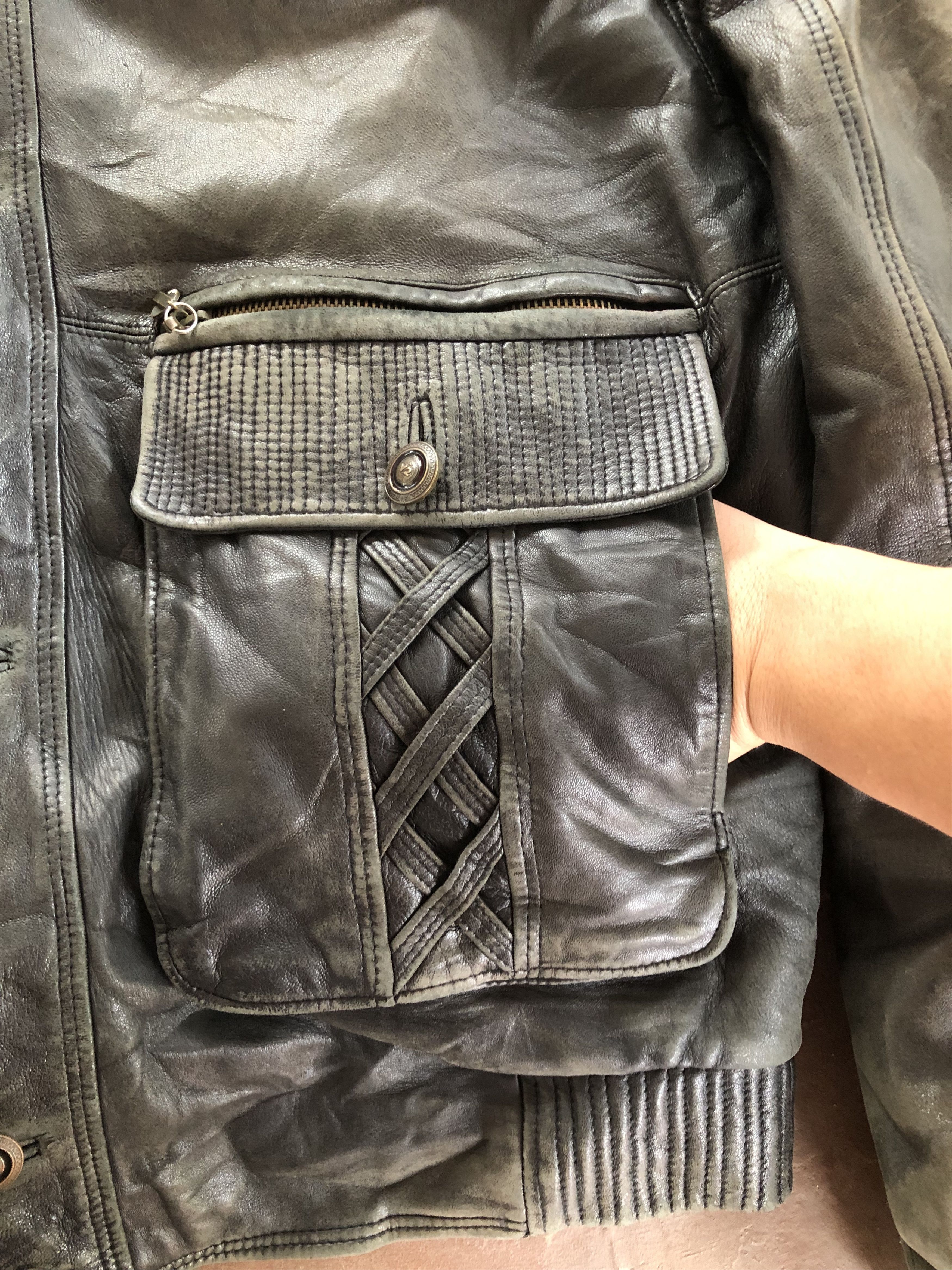 Versace RARE🔥VINTAGE VERSACE V2 DISTRESSED LEATHER JACKET LOOSE Size US L / EU 52-54 / 3 - 14 Thumbnail