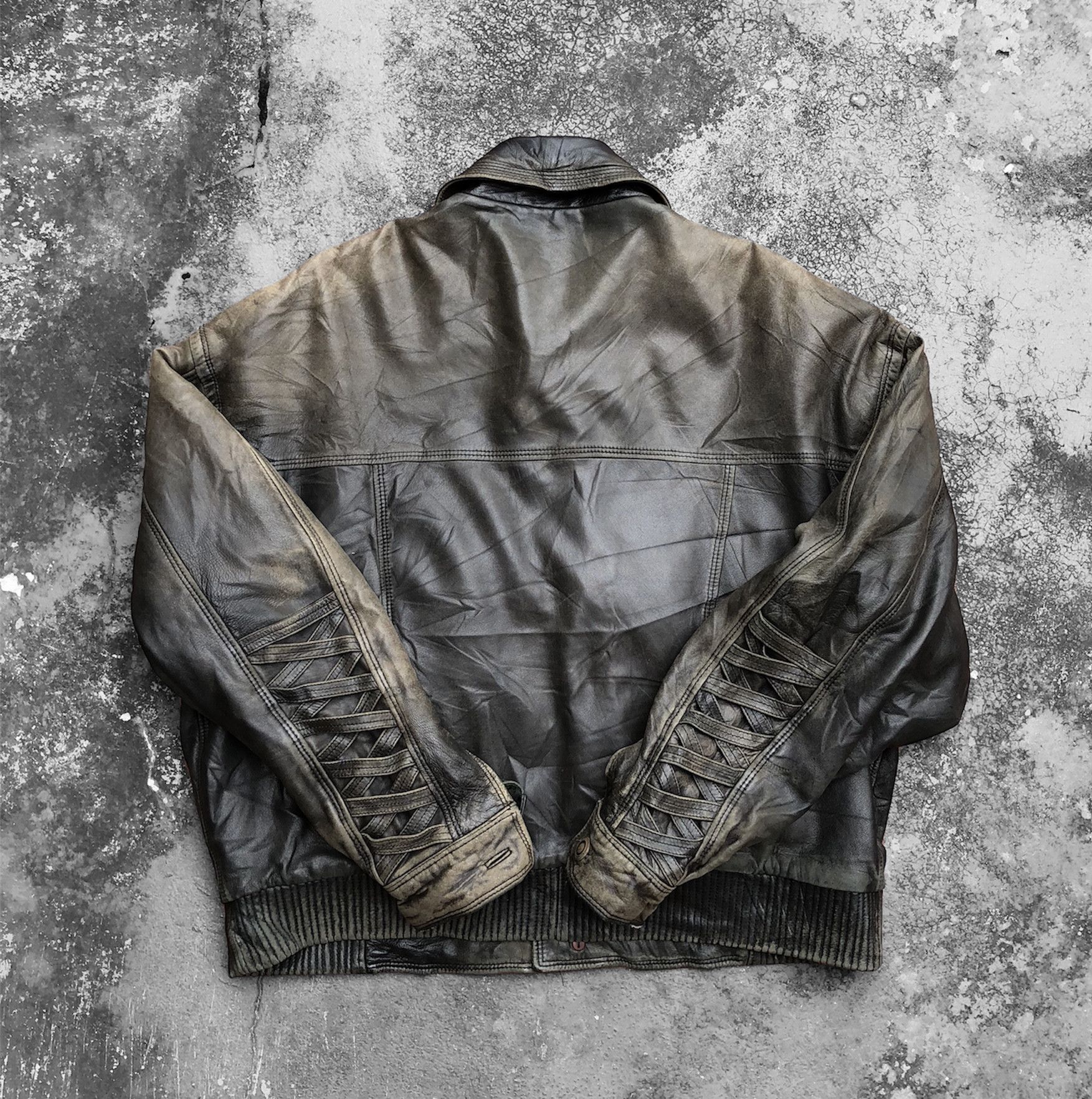 Versace RARE🔥VINTAGE VERSACE V2 DISTRESSED LEATHER JACKET LOOSE Size US L / EU 52-54 / 3 - 3 Thumbnail