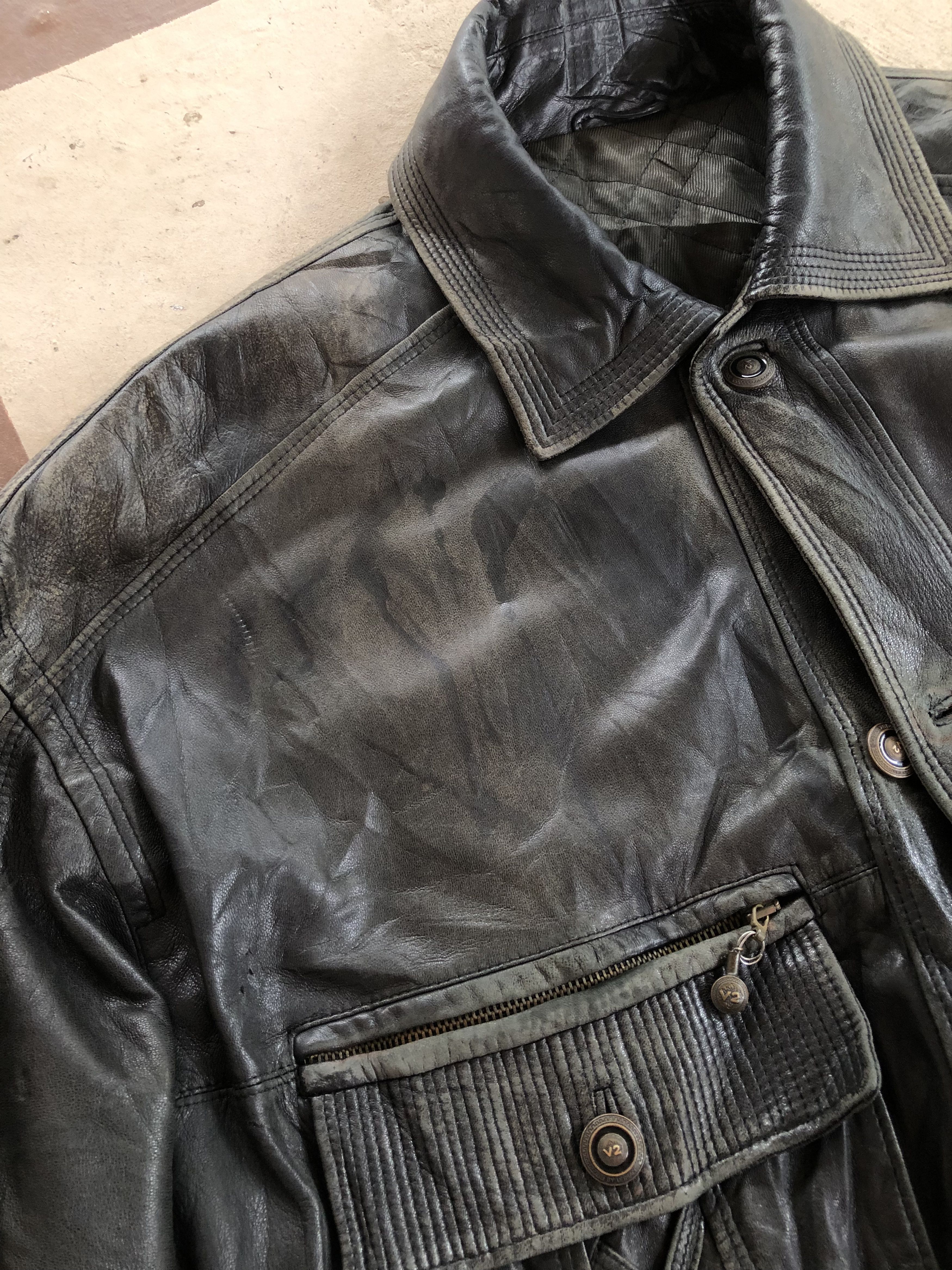 Versace RARE🔥VINTAGE VERSACE V2 DISTRESSED LEATHER JACKET LOOSE Size US L / EU 52-54 / 3 - 11 Thumbnail