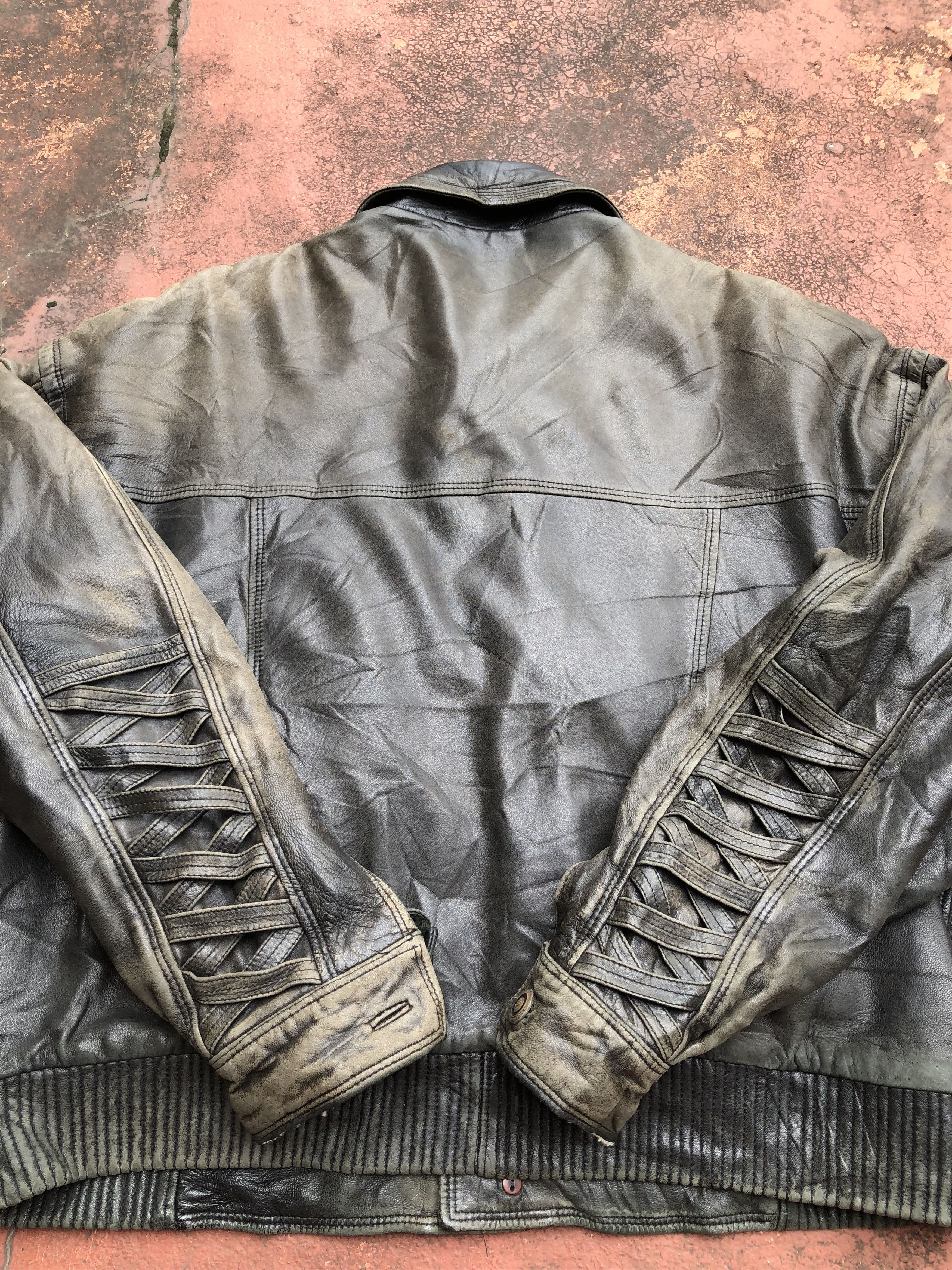 Versace RARE🔥VINTAGE VERSACE V2 DISTRESSED LEATHER JACKET LOOSE Size US L / EU 52-54 / 3 - 9 Thumbnail
