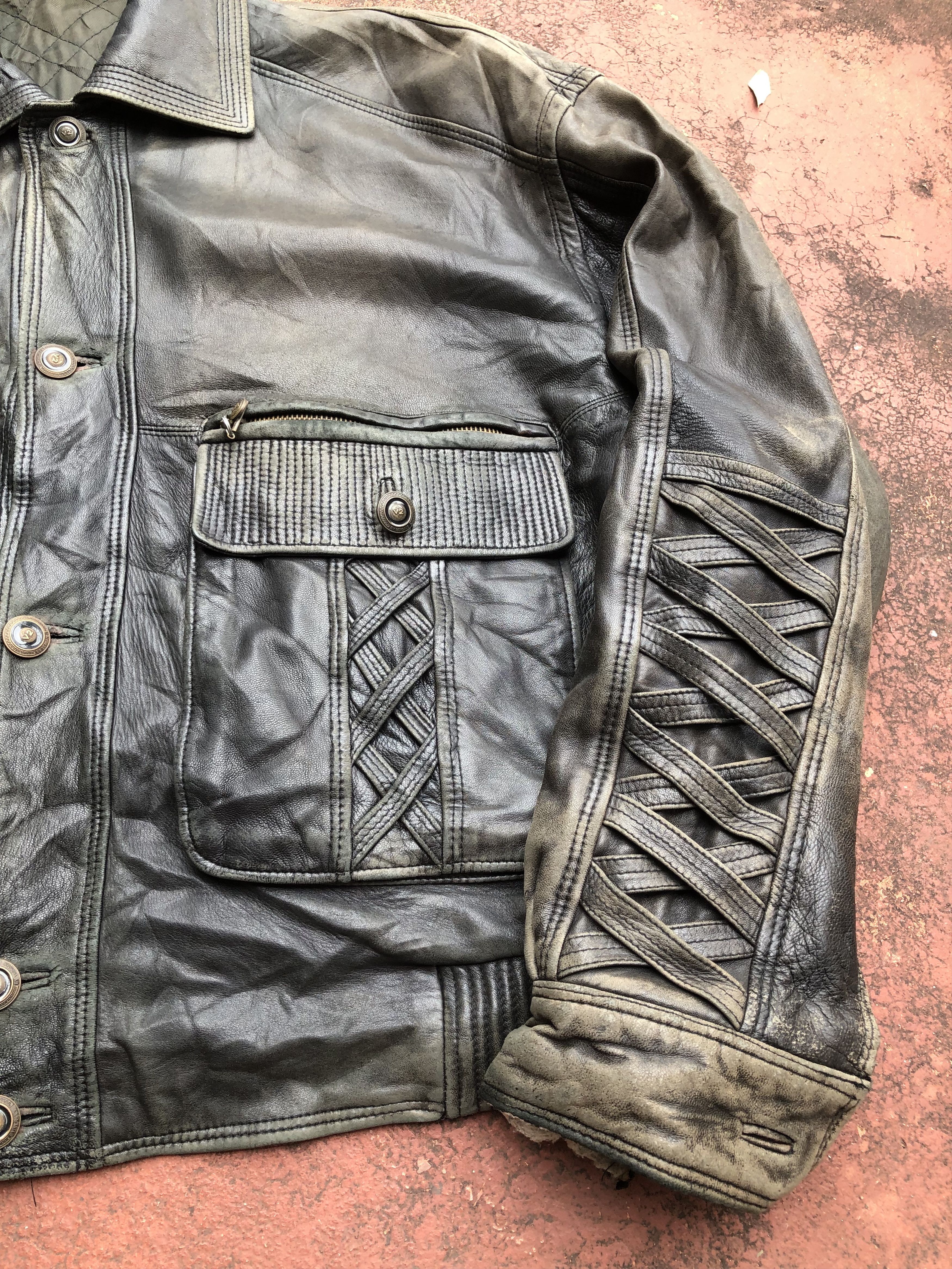 Versace RARE🔥VINTAGE VERSACE V2 DISTRESSED LEATHER JACKET LOOSE Size US L / EU 52-54 / 3 - 4 Thumbnail
