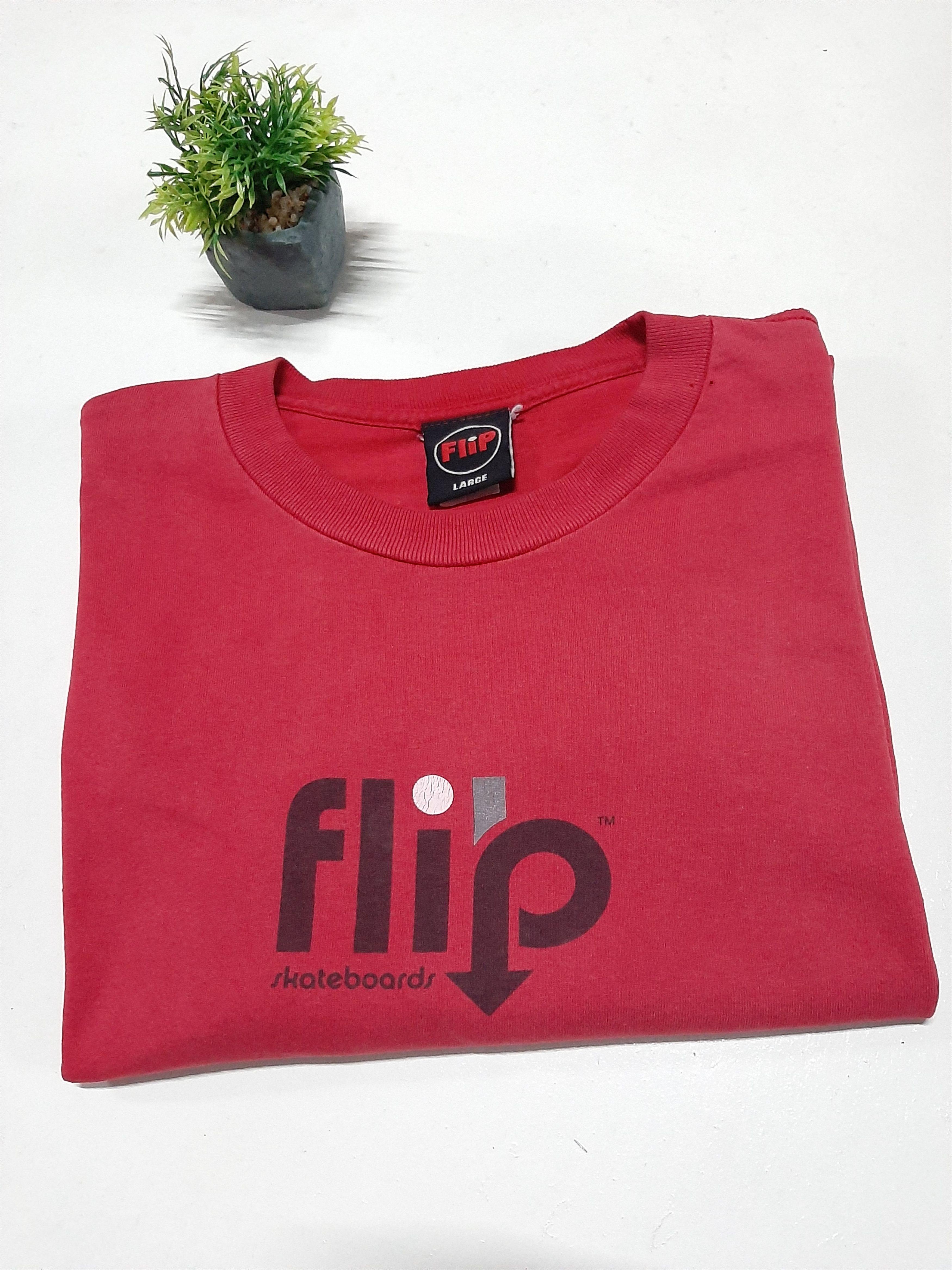 image of Hook Ups x Skategang VTG 90's Flip Skateboards Tshirt in Red, Men's (Size Large)