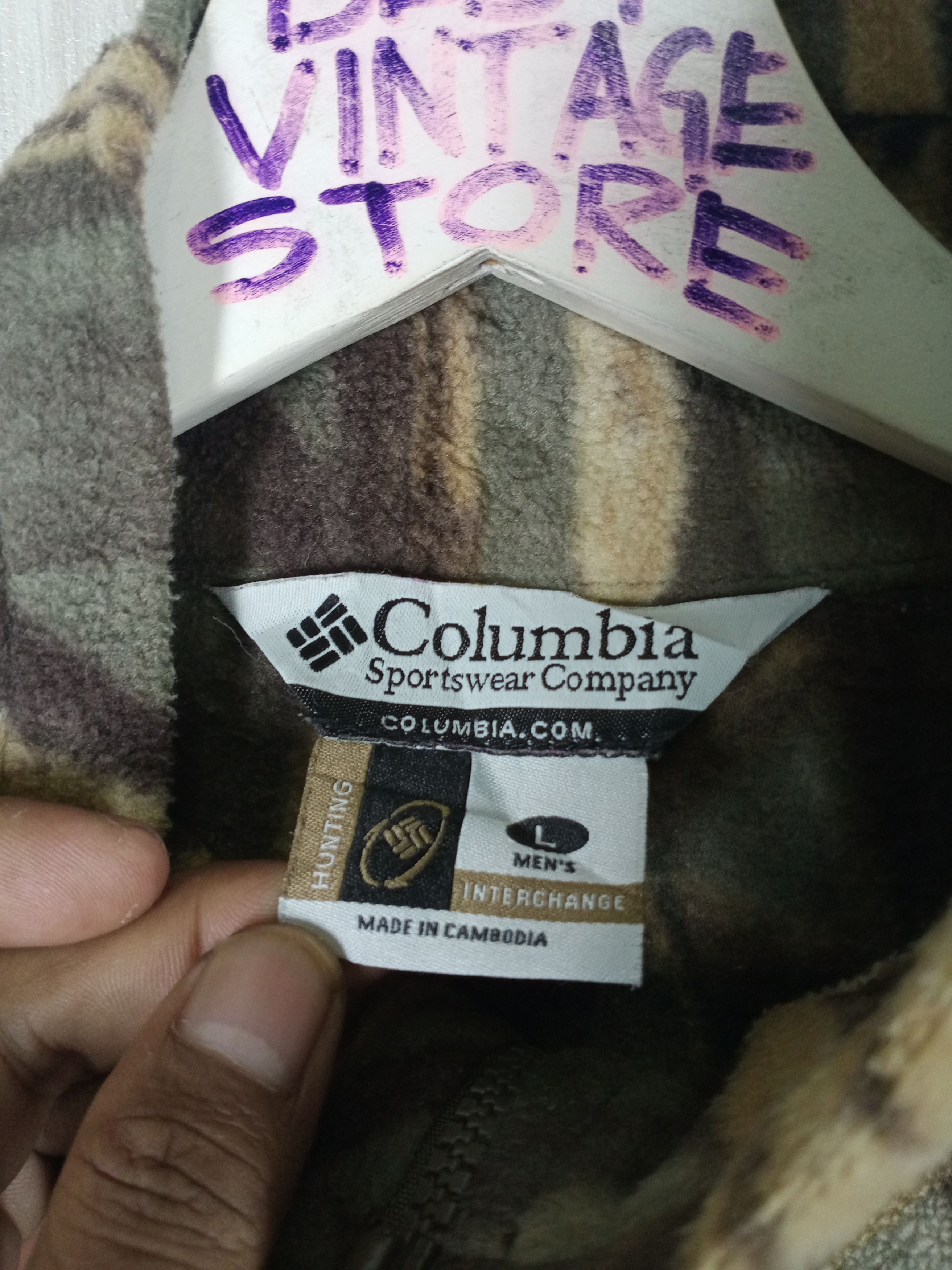 Columbia Vintage Columbia Sportwear Company Camo Fleece Jacket Size US L / EU 52-54 / 3 - 3 Thumbnail