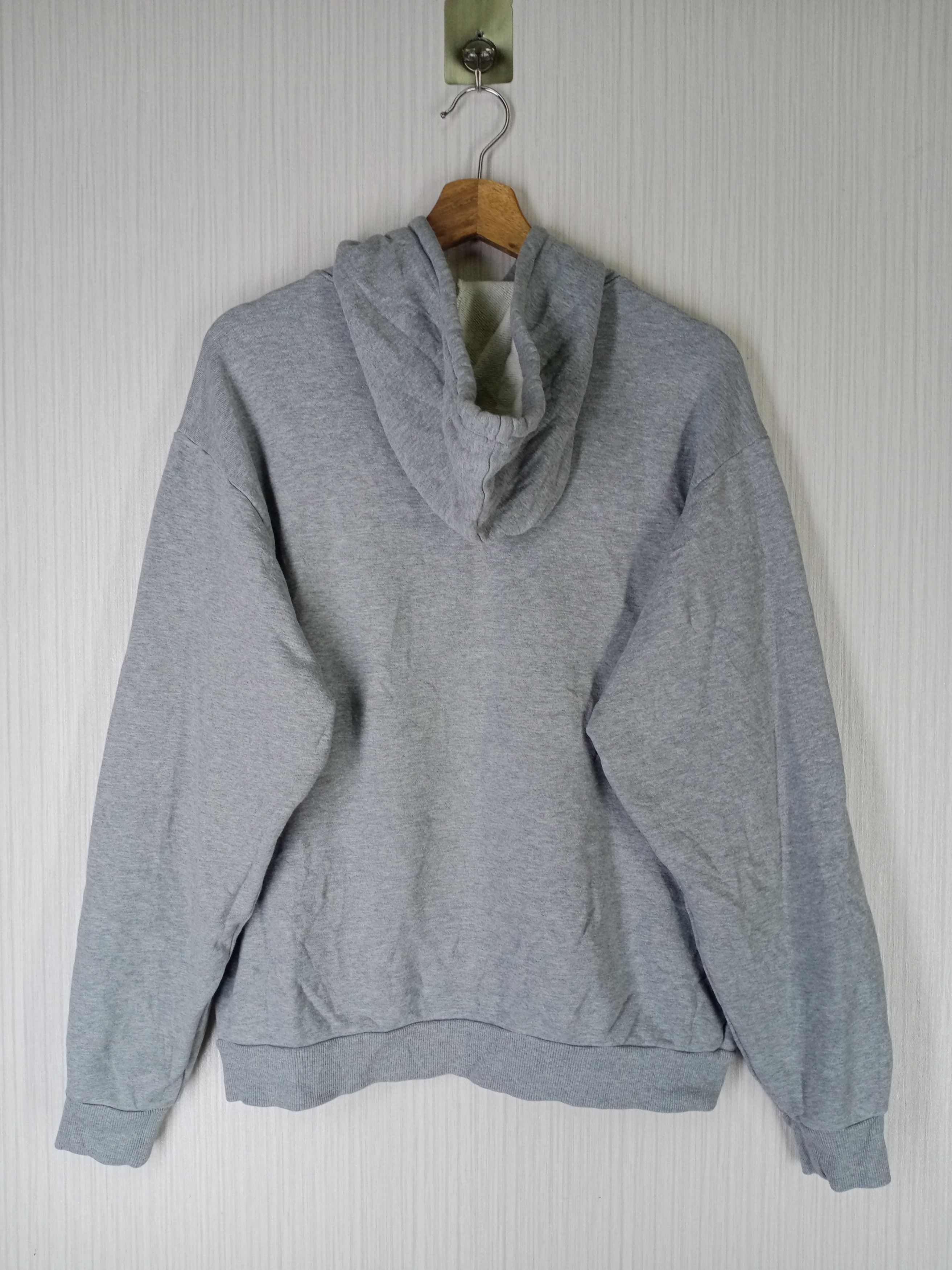 Mizuno Vintage Mizuno Small Logo Embroidered Hoodie Size US M / EU 48-50 / 2 - 7 Thumbnail