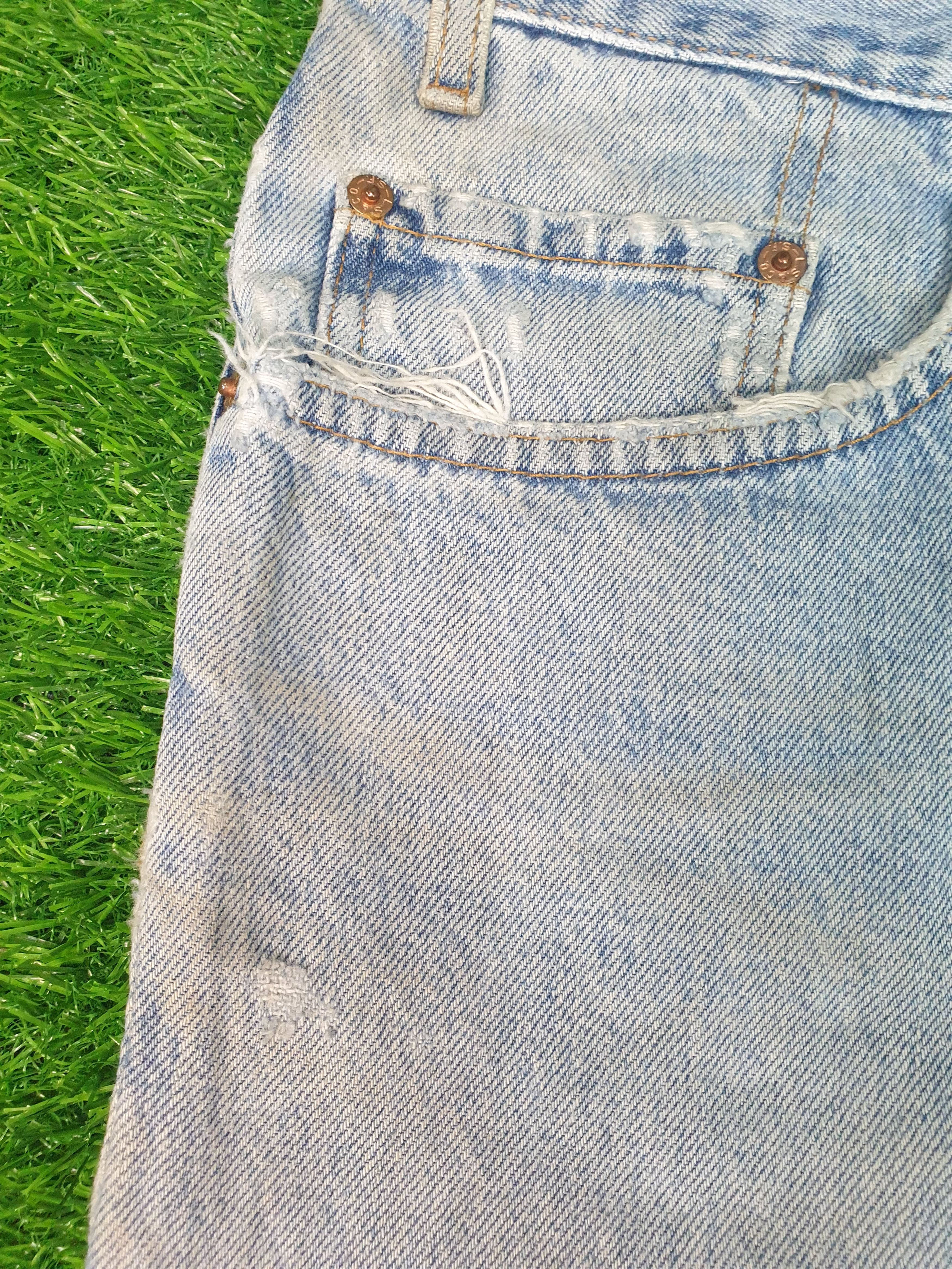 Levi's Vintage LEVIS 550 Sun Faded Distressed 40X29.5 Jeans L0107 Size US 40 / EU 56 - 6 Thumbnail