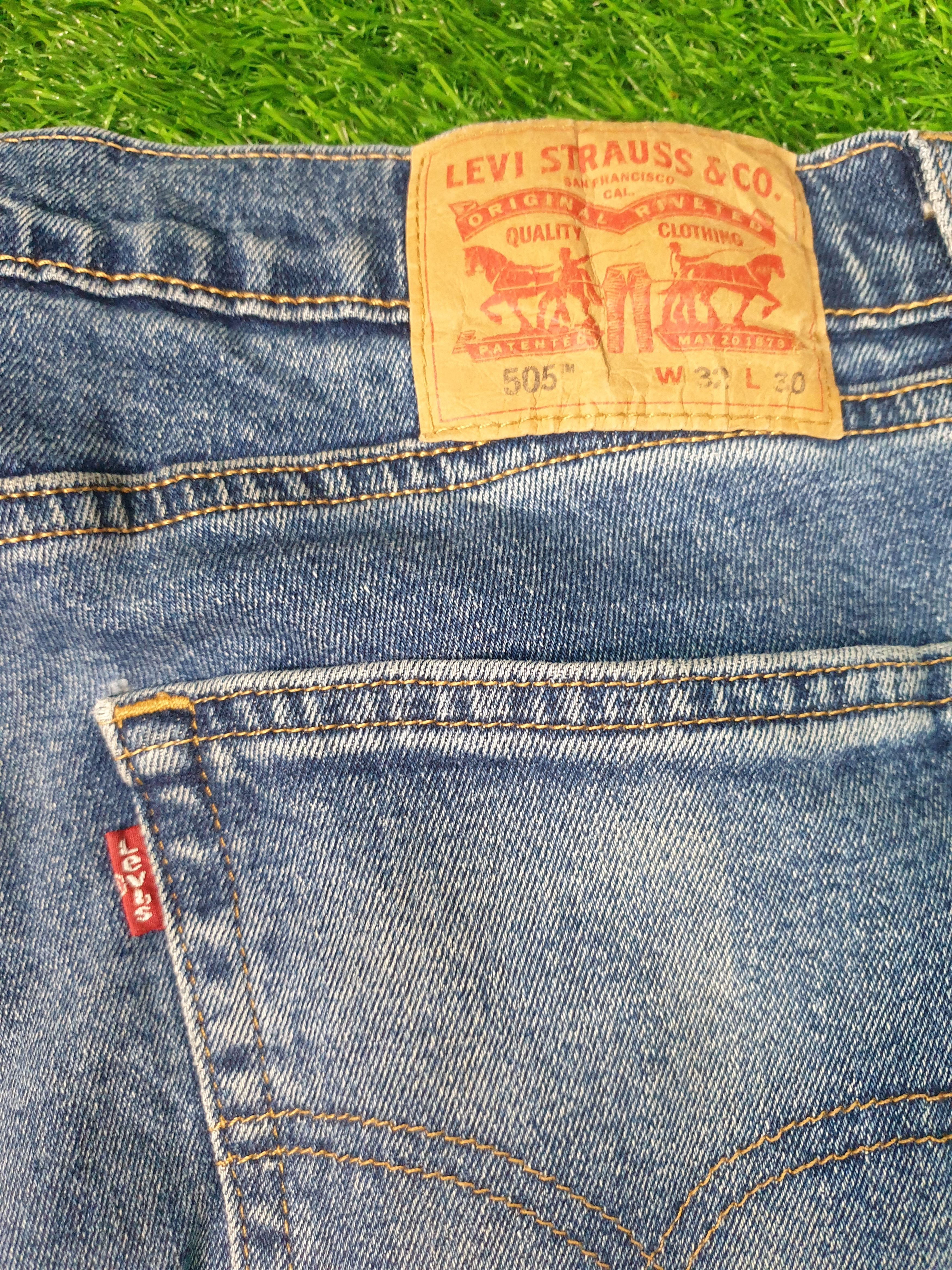 Levi's Vintage Clothing Vintage LEVIS 505 Medium Wash Faded Size 32X30 Jeans L0126 Size US 32 / EU 48 - 9 Thumbnail