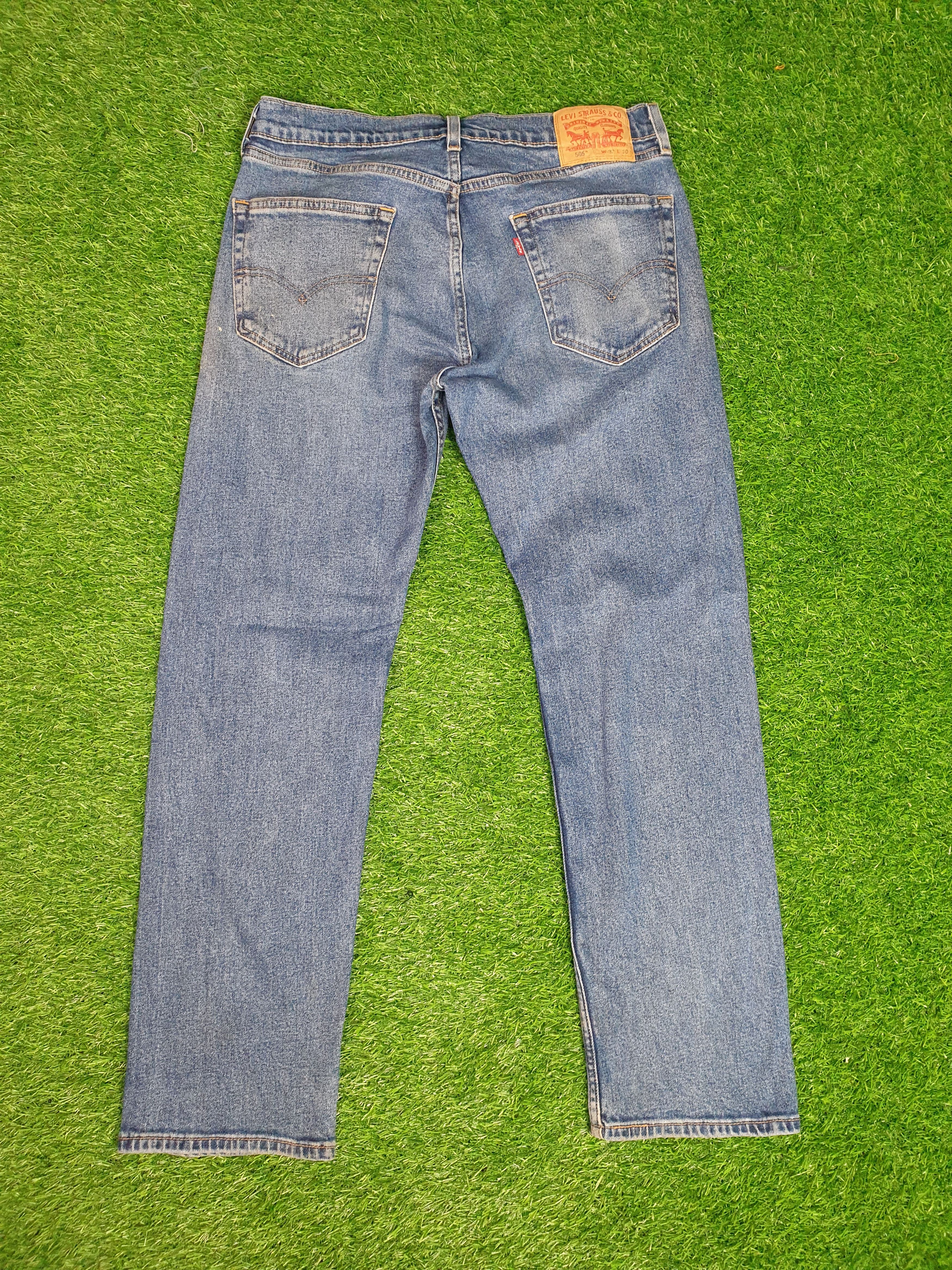 Levi's Vintage Clothing Vintage LEVIS 505 Medium Wash Faded Size 32X30 Jeans L0126 Size US 32 / EU 48 - 2 Thumbnail