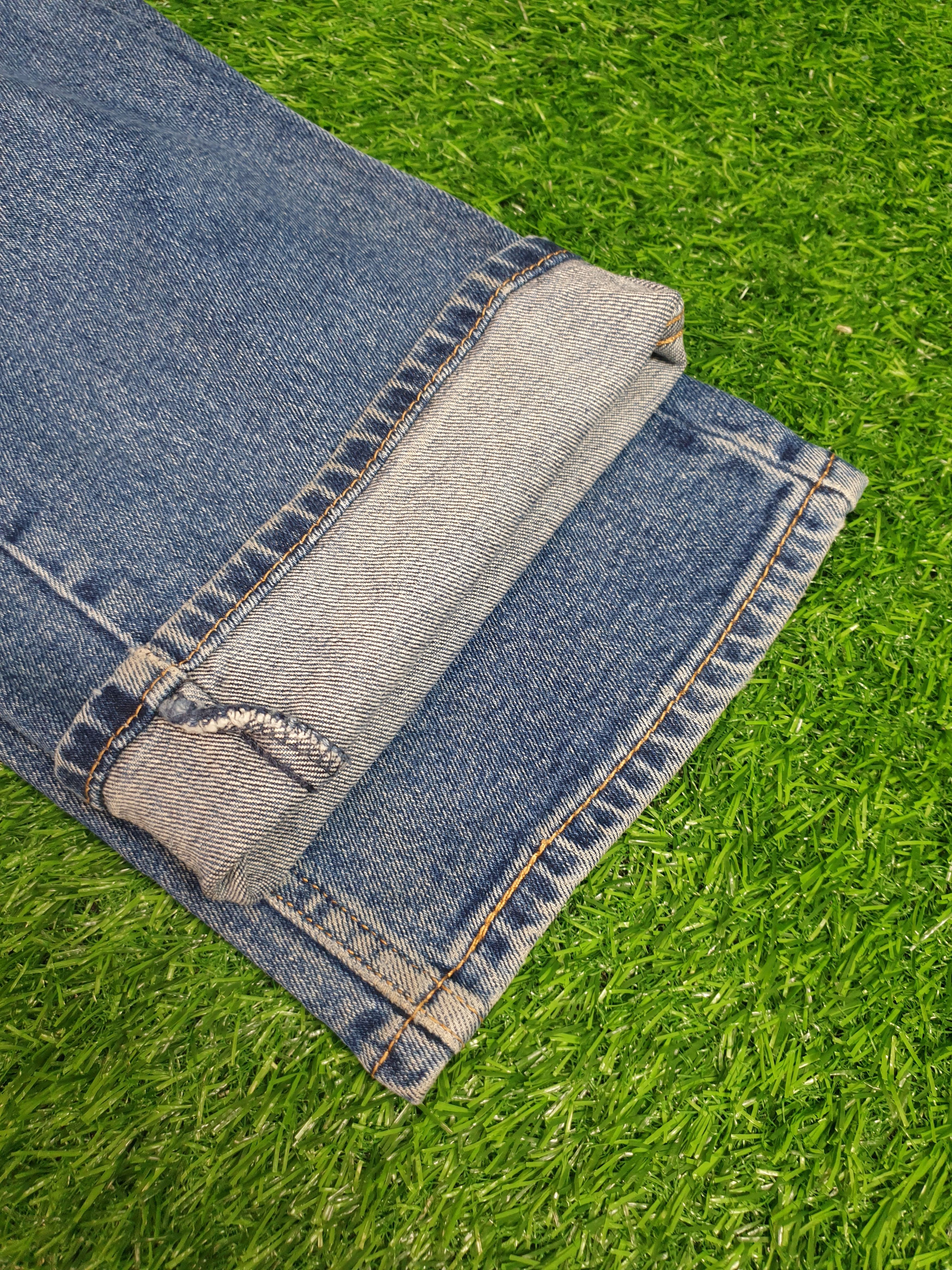 Levi's Vintage Clothing Vintage LEVIS 505 Medium Wash Faded Size 32X30 Jeans L0126 Size US 32 / EU 48 - 7 Thumbnail