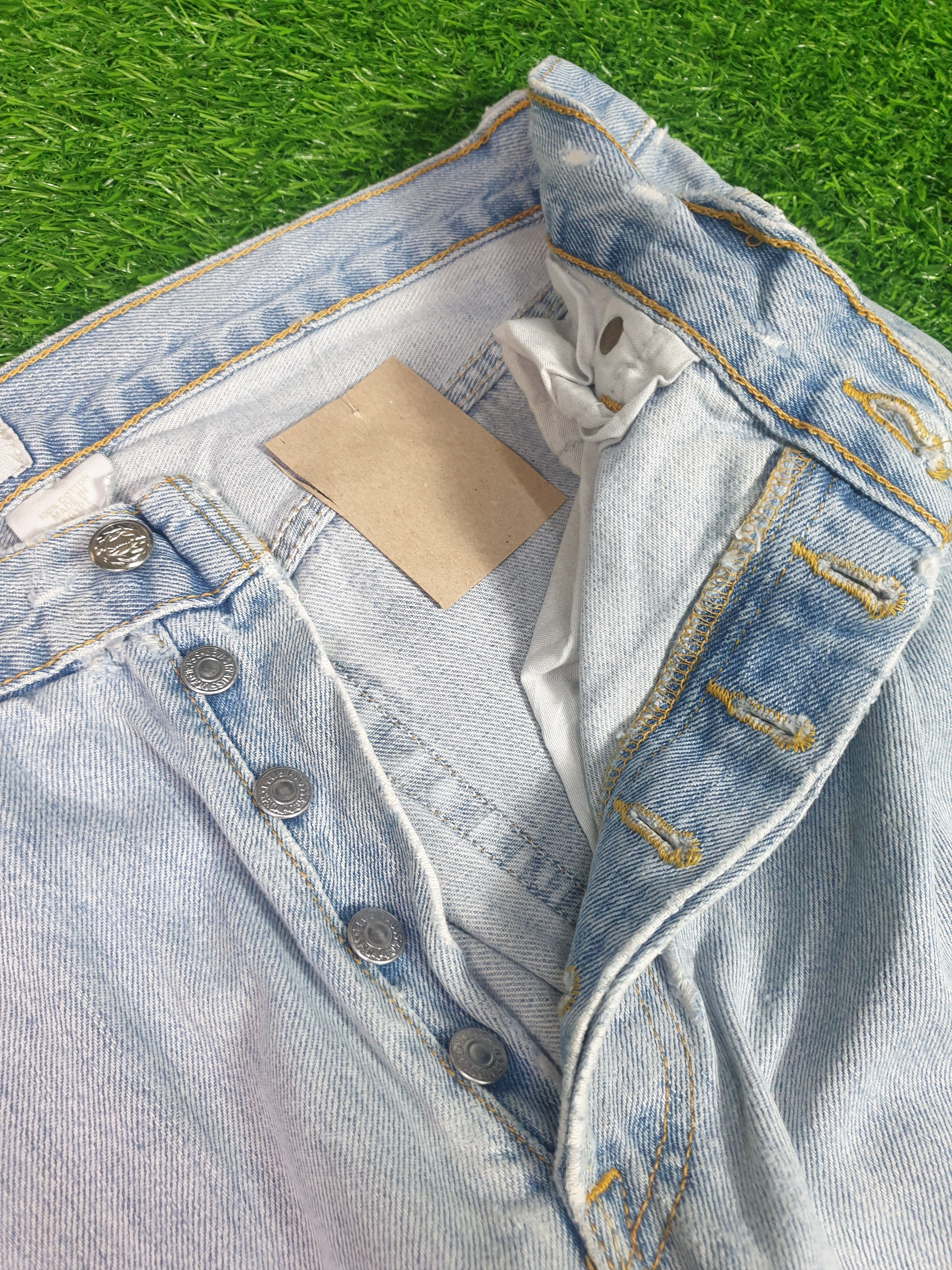 Levi's LEVIS 501 Light Wash Distressed Size 35X30.5 Jeans L0172 Size US 35 - 9 Thumbnail