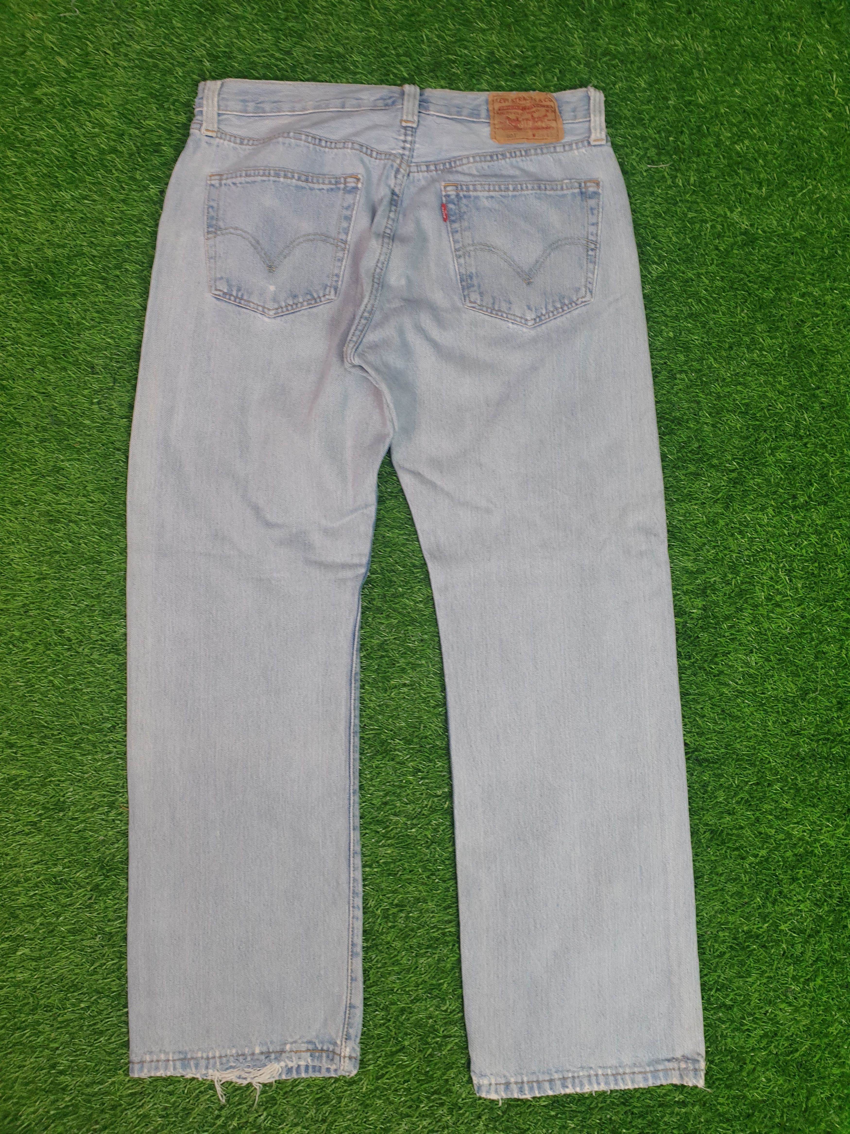 Levi's LEVIS 501 Light Wash Distressed Size 35X30.5 Jeans L0172 Size US 35 - 2 Thumbnail