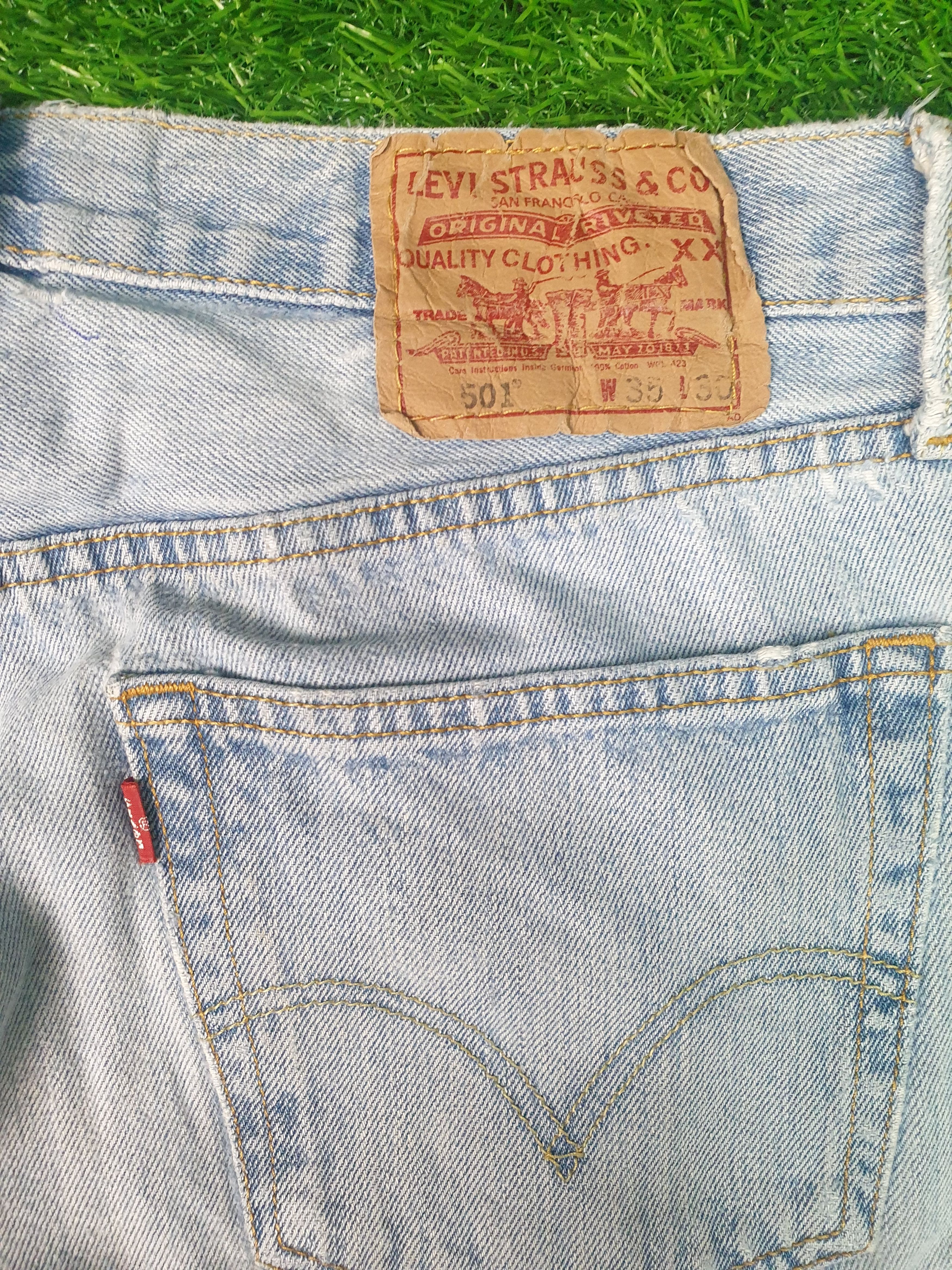 Levi's LEVIS 501 Light Wash Distressed Size 35X30.5 Jeans L0172 Size US 35 - 10 Thumbnail