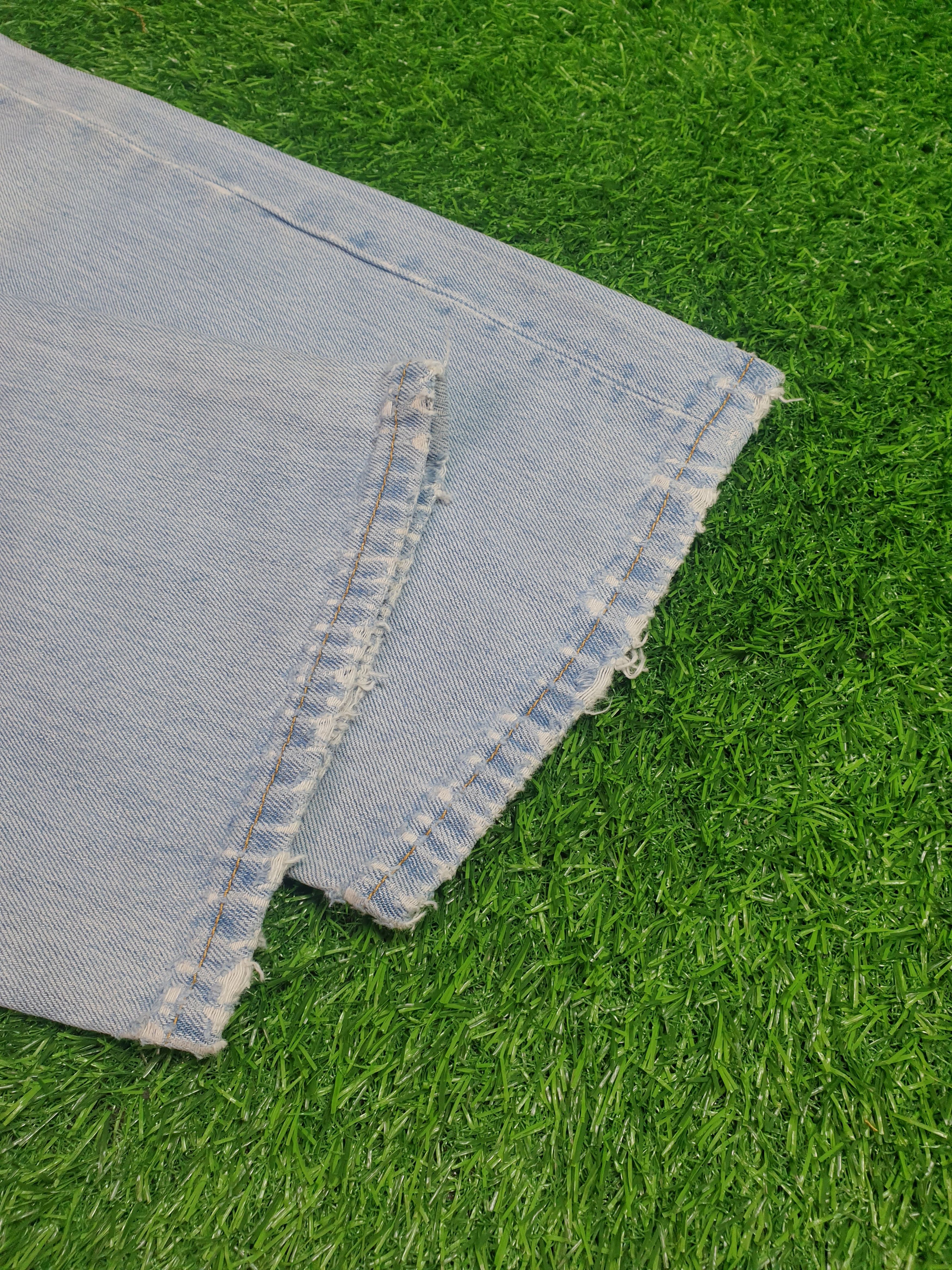 Levi's LEVIS 501 Light Wash Distressed Size 35X30.5 Jeans L0172 Size US 35 - 8 Thumbnail