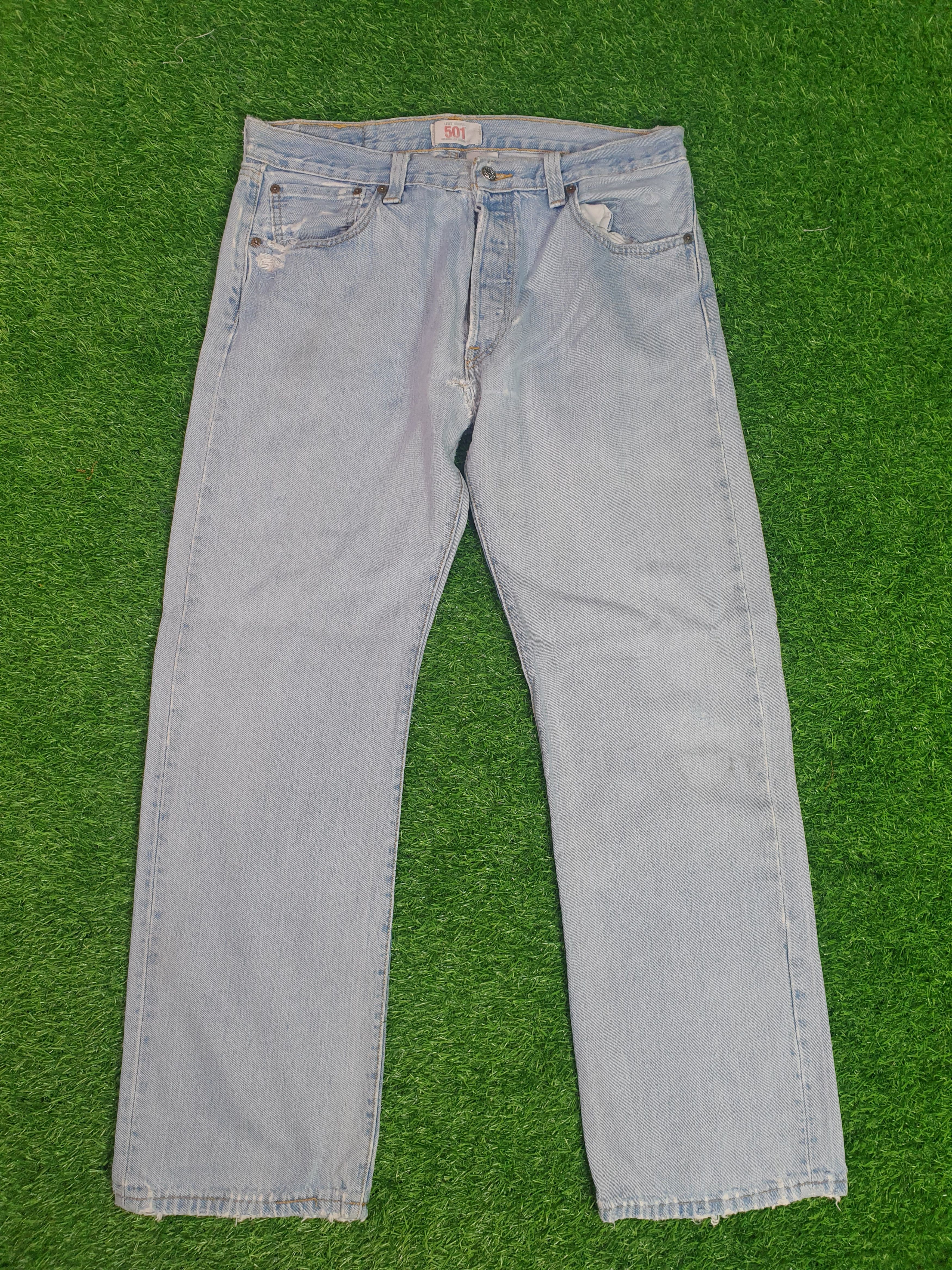 LEVIS 501 Light Wash Distressed Size 35X30.5 Jeans L0172