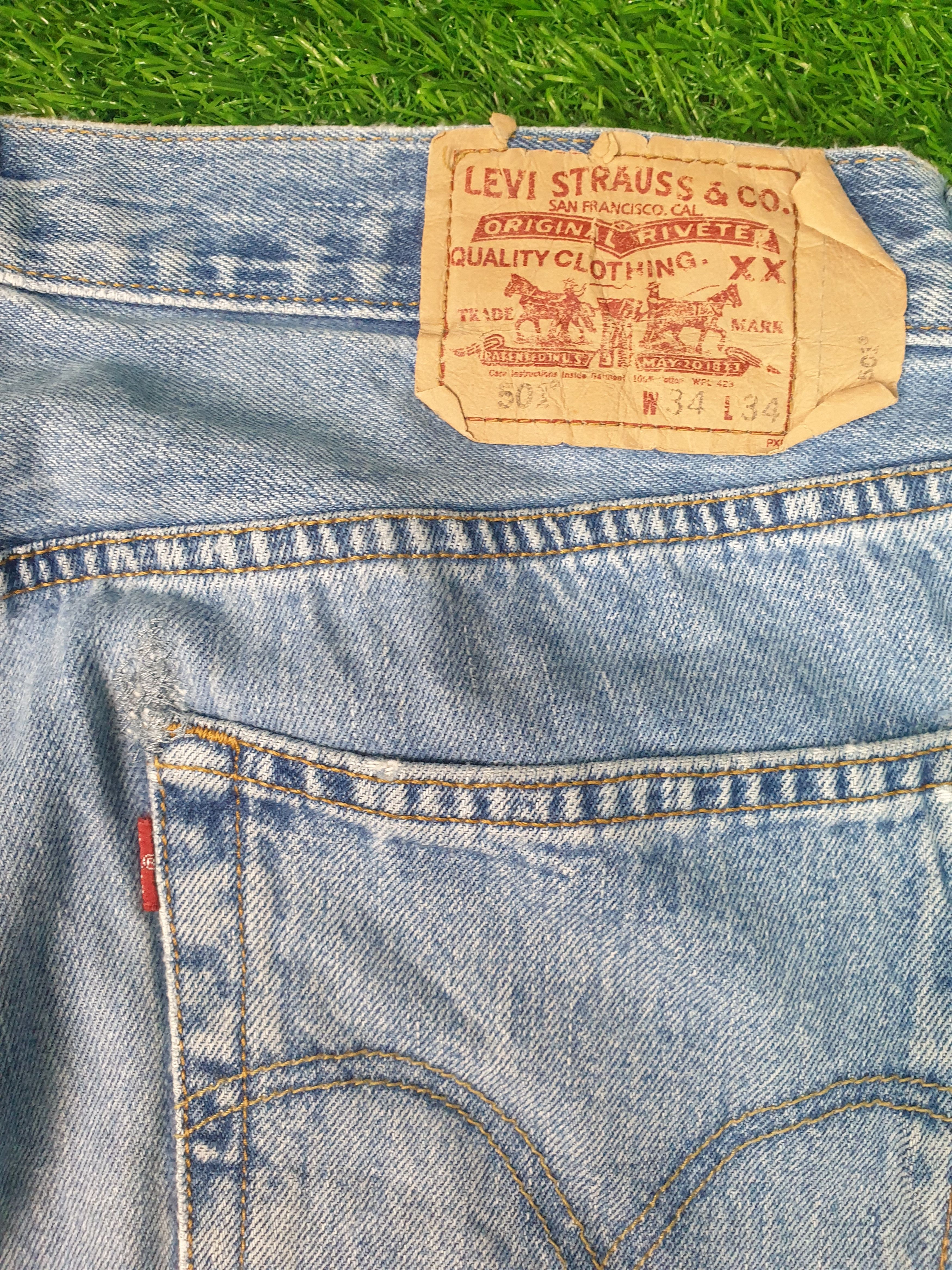 Levi's LEVIS 501 Light Wash Distressed Size 34X32 Jeans L0167 Size US 35 - 6 Thumbnail