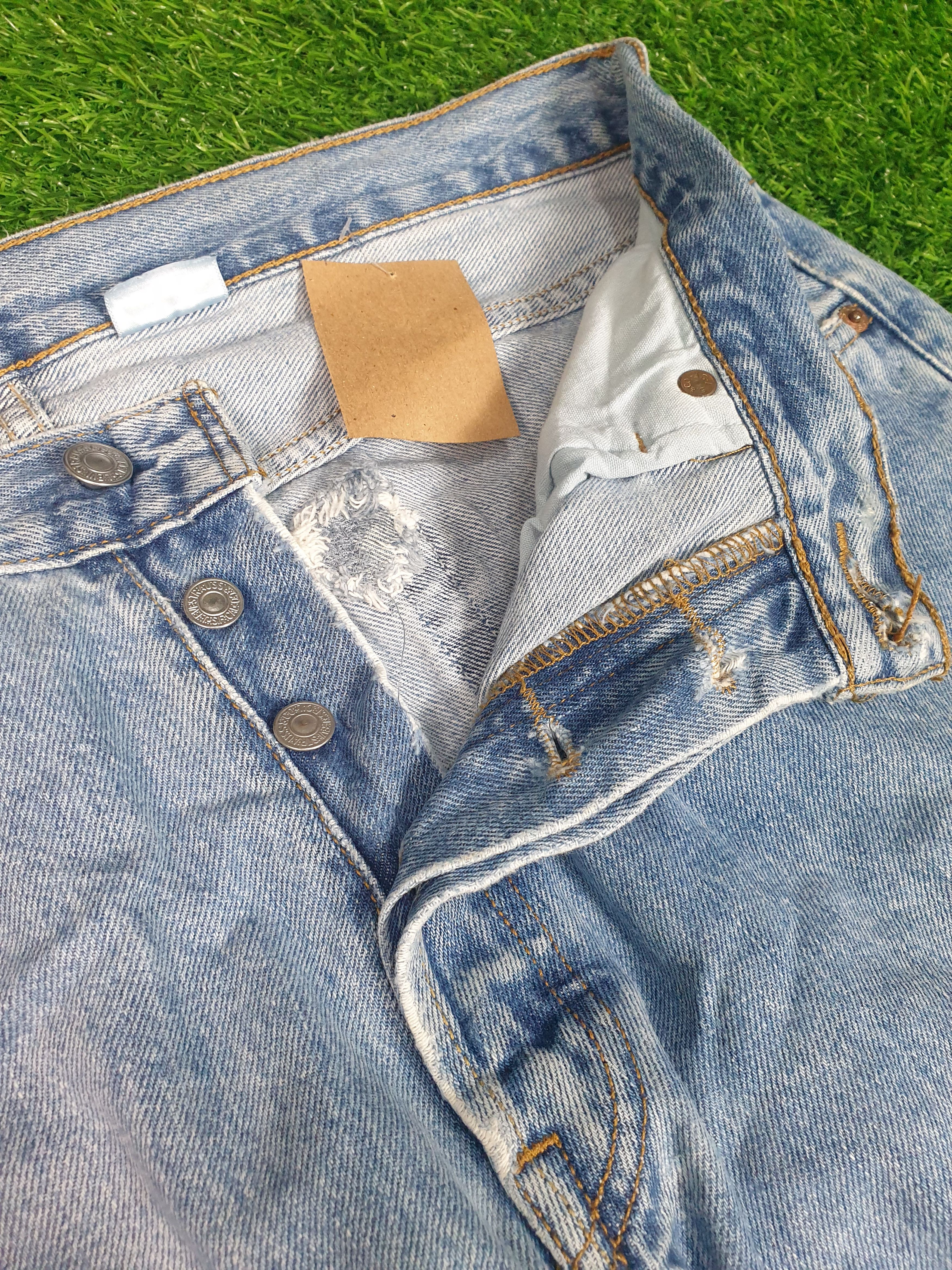 Levi's LEVIS 501 Light Wash Distressed Size 34X32 Jeans L0167 Size US 35 - 9 Thumbnail