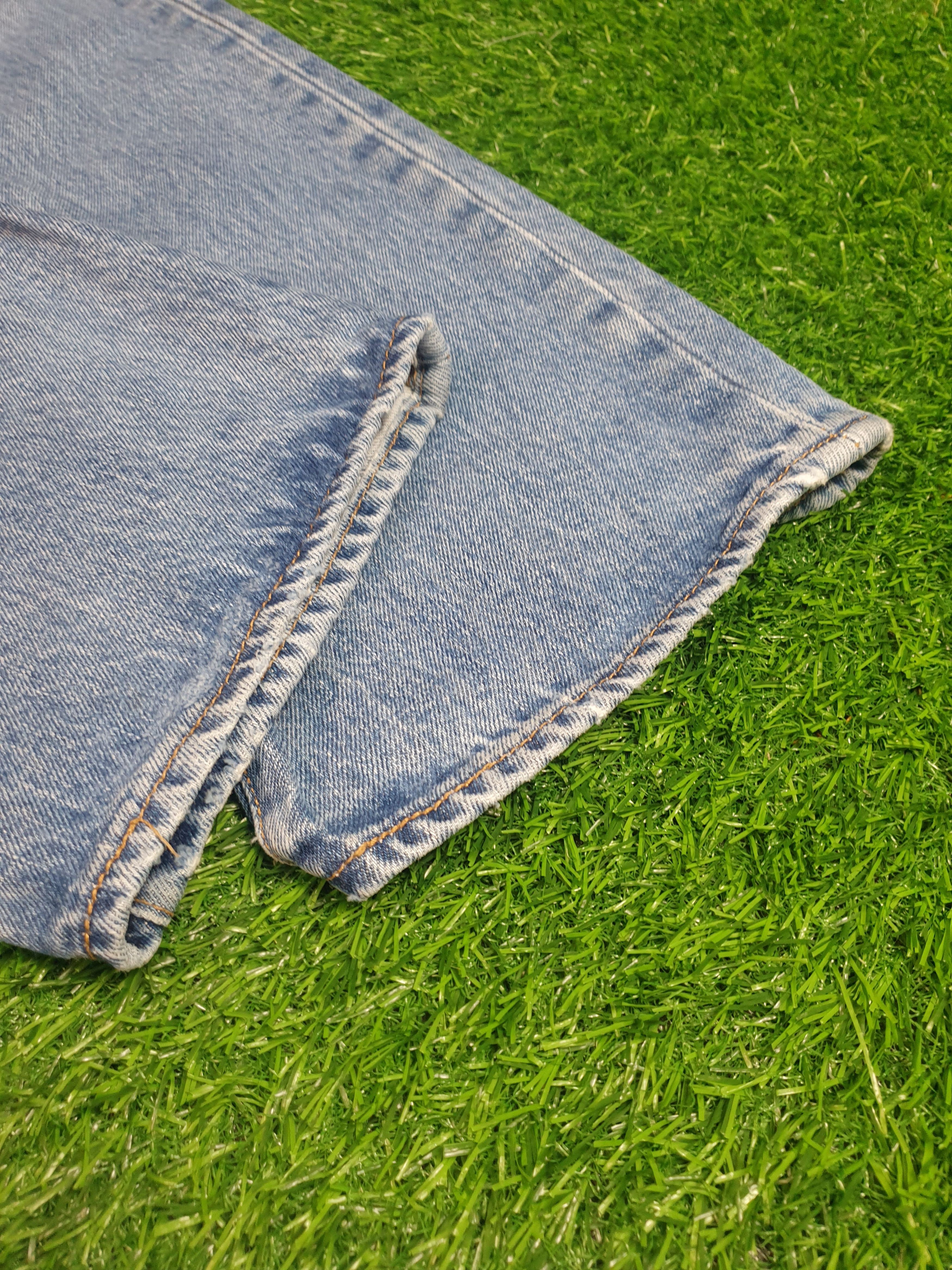 Levi's Vintage Clothing LEVIS 501 Light Wash Distressed Size 34X30.5 Jeans L0168 Size US 34 / EU 50 - 9 Thumbnail