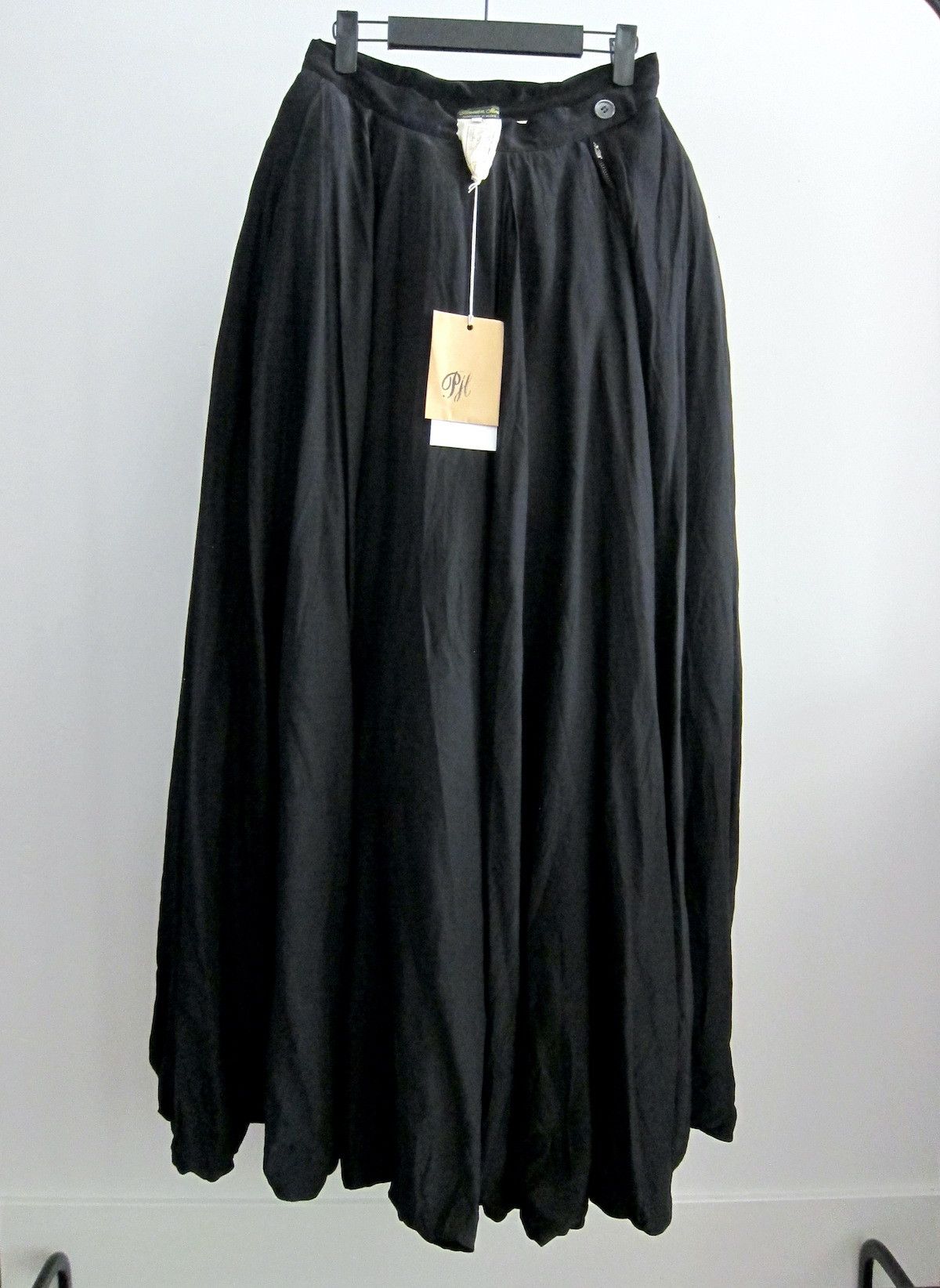 image of Paul Harnden Shoemakers NWT W. Silk Padded Full Skirt (Black, Small), Women's (Size 26)